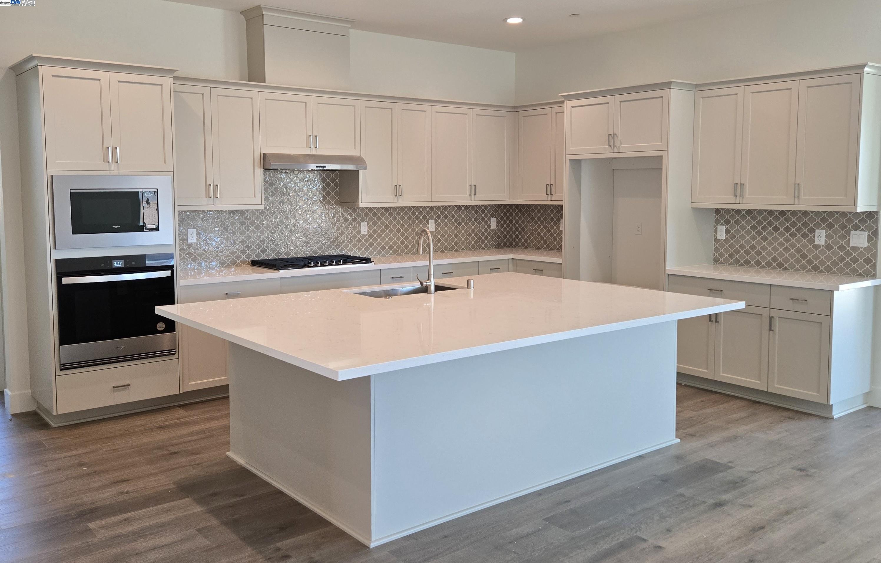 Detail Gallery Image 2 of 13 For 732 Conrad Court, Manteca,  CA 95336 - 2 Beds | 2/1 Baths