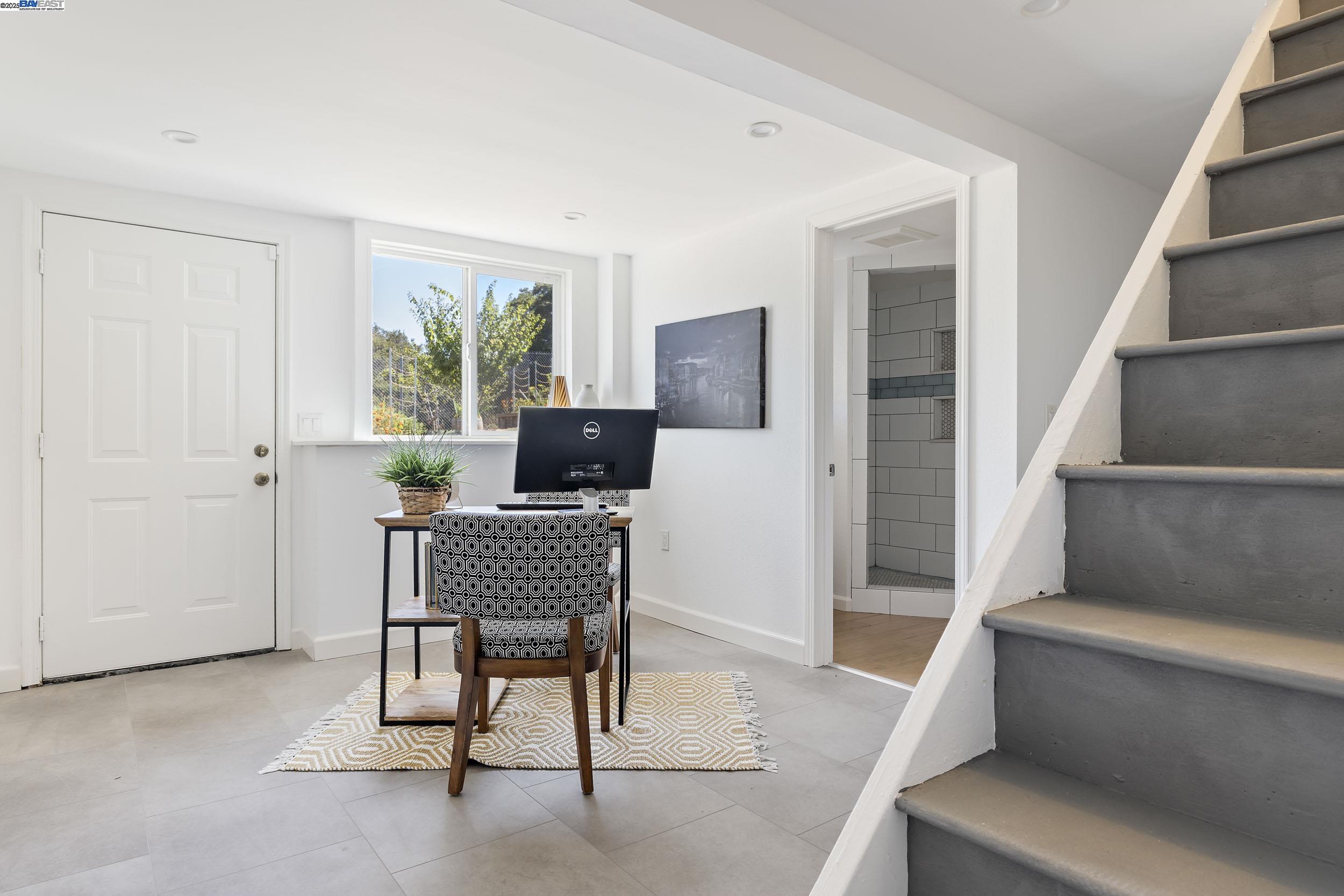 Detail Gallery Image 14 of 30 For 8802 Seneca St, Oakland,  CA 94605 - 2 Beds | 2 Baths