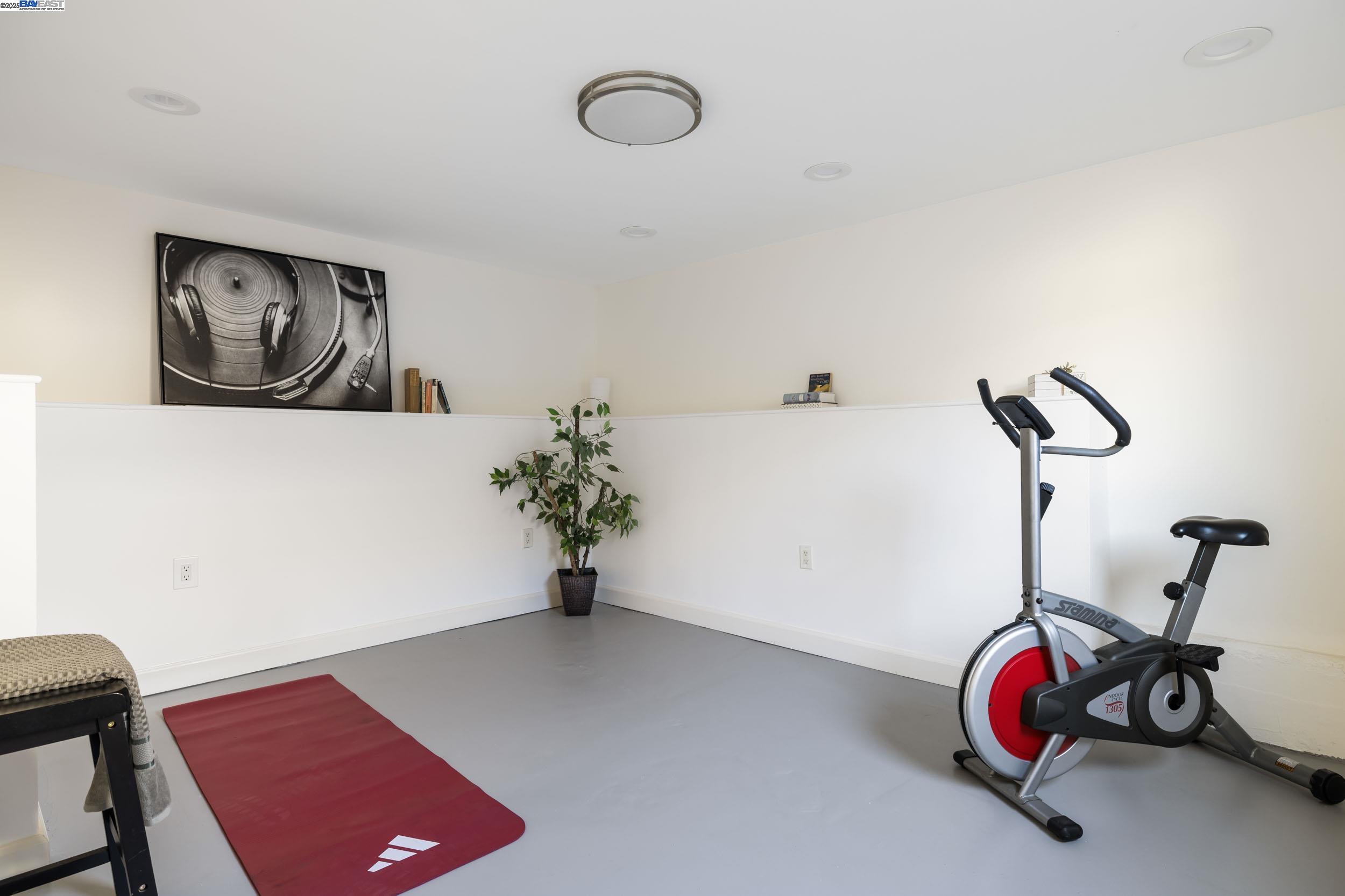 Detail Gallery Image 15 of 30 For 8802 Seneca St, Oakland,  CA 94605 - 2 Beds | 2 Baths