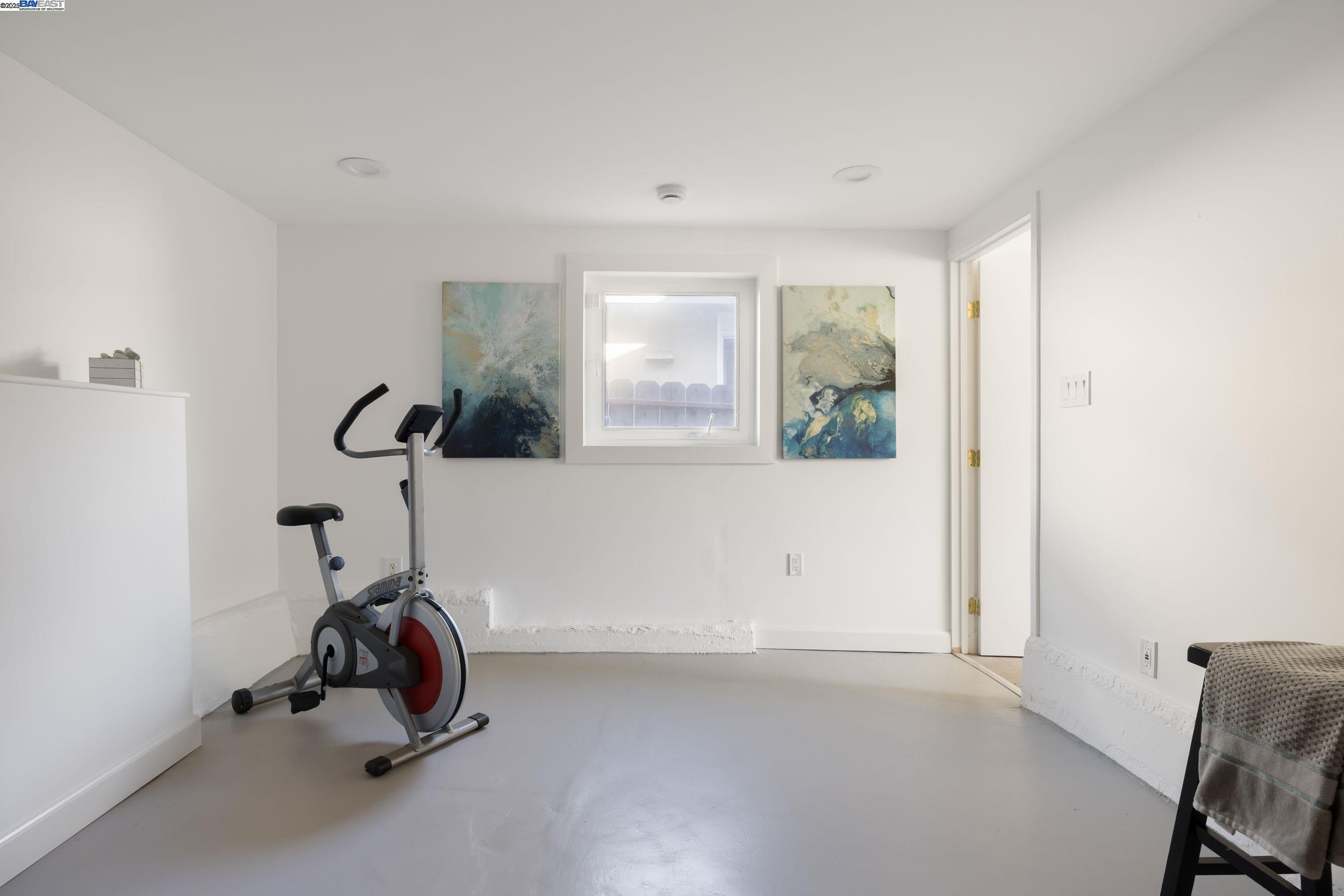 Detail Gallery Image 16 of 30 For 8802 Seneca St, Oakland,  CA 94605 - 2 Beds | 2 Baths
