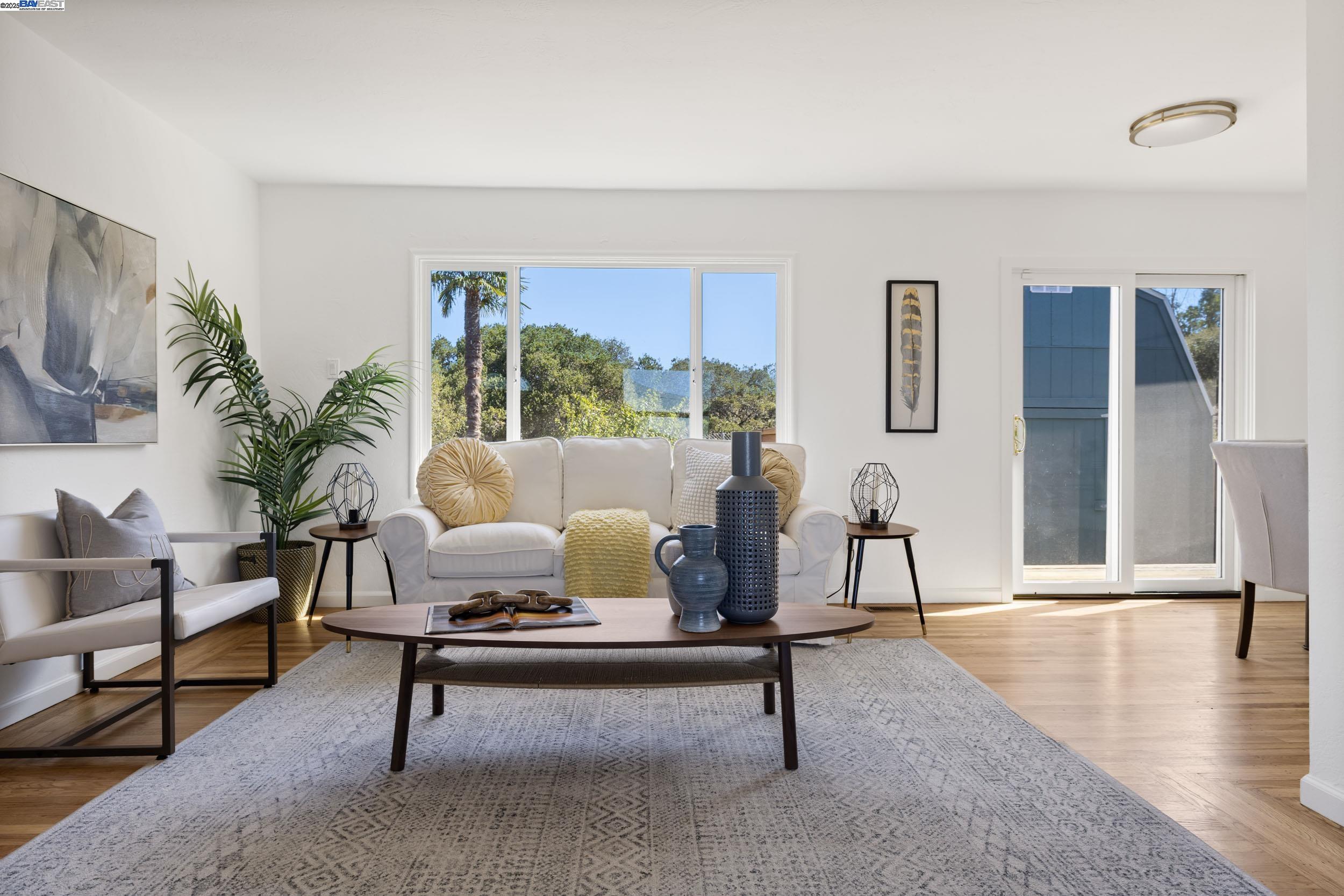 Detail Gallery Image 3 of 30 For 8802 Seneca St, Oakland,  CA 94605 - 2 Beds | 2 Baths