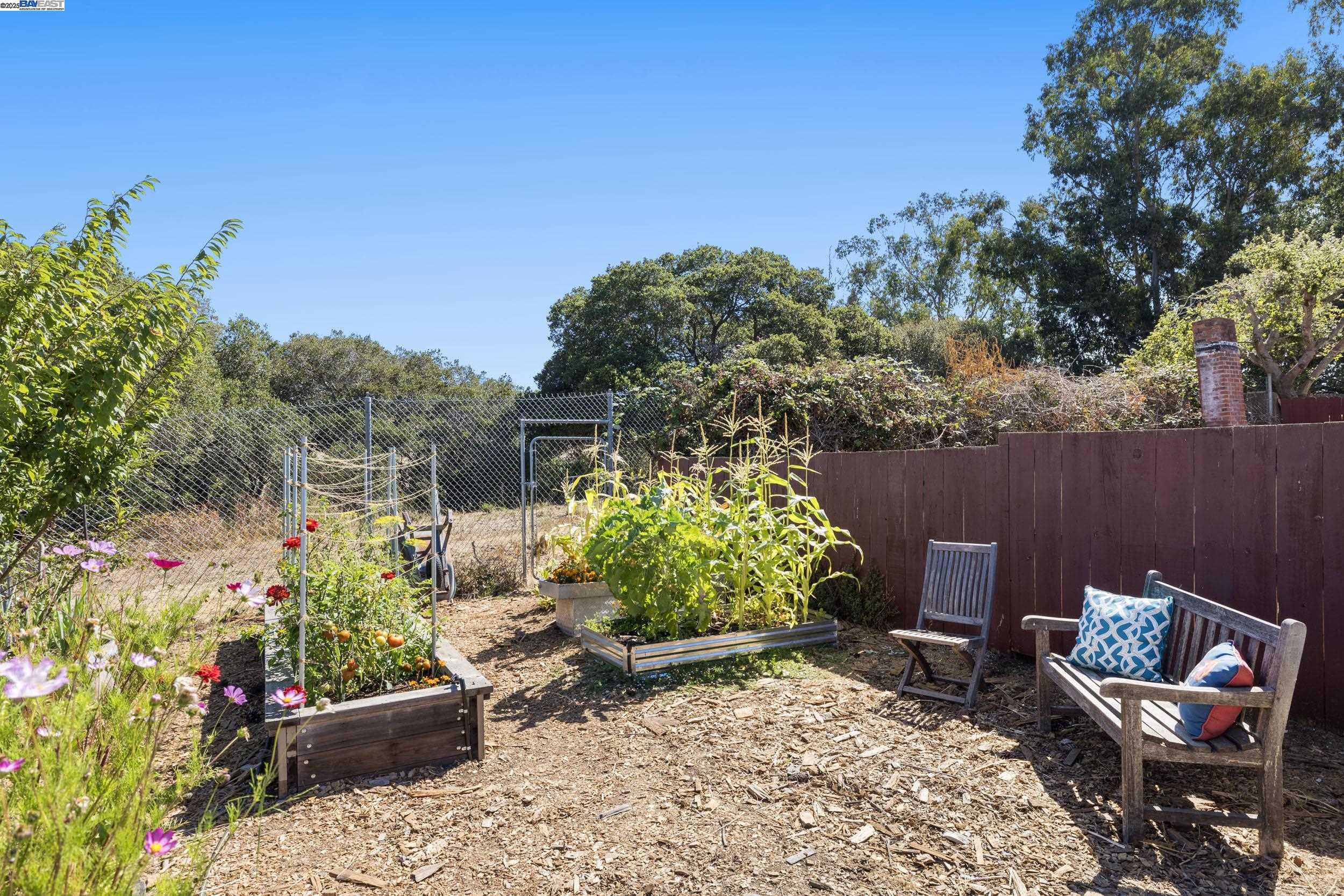Detail Gallery Image 26 of 30 For 8802 Seneca St, Oakland,  CA 94605 - 2 Beds | 2 Baths