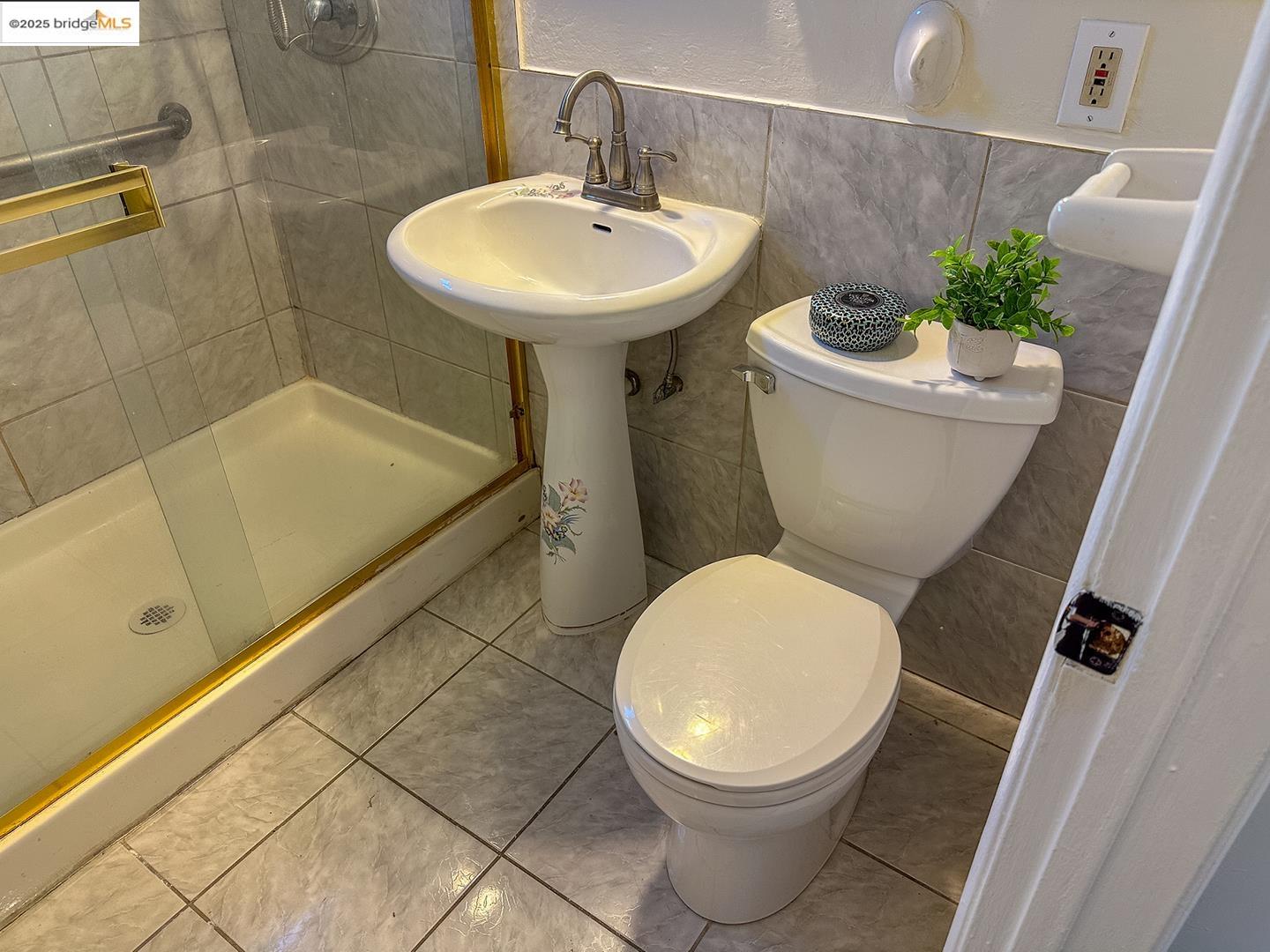 Detail Gallery Image 12 of 21 For 1522 Elm St, El Cerrito,  CA 94530 - 2 Beds | 1 Baths
