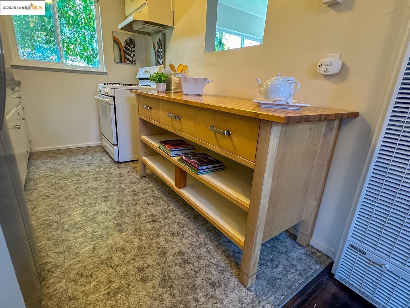 Detail Gallery Image 5 of 21 For 1522 Elm St, El Cerrito,  CA 94530 - 2 Beds | 1 Baths