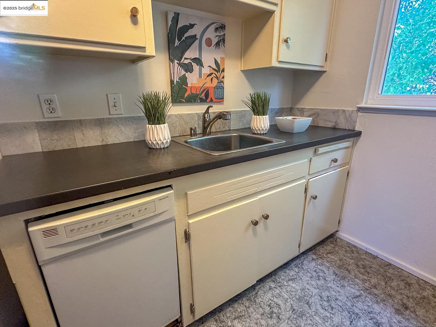 Detail Gallery Image 6 of 21 For 1522 Elm St, El Cerrito,  CA 94530 - 2 Beds | 1 Baths
