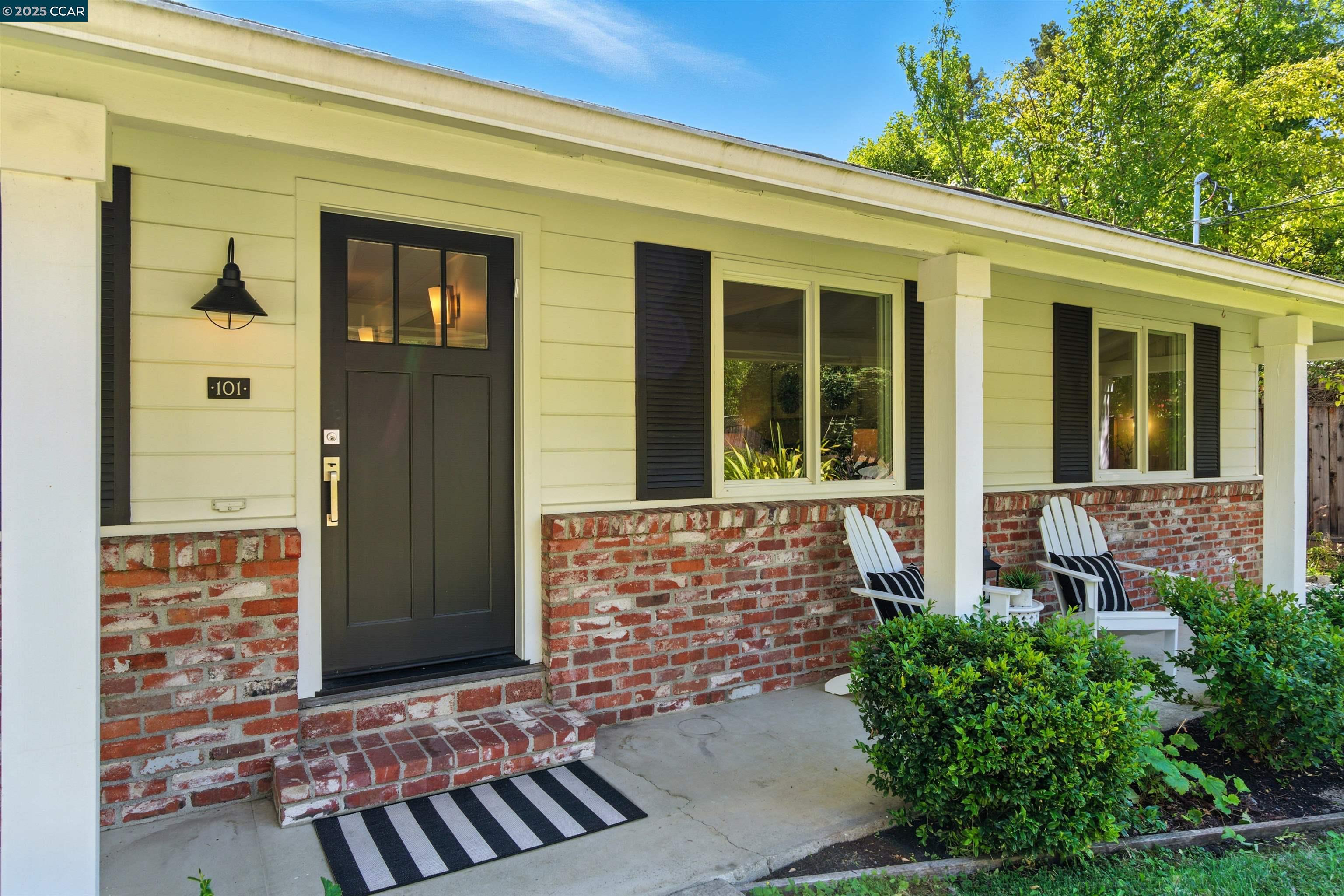 Detail Gallery Image 2 of 42 For 101 Meadow Ln, Orinda,  CA 94563 - 4 Beds | 3 Baths