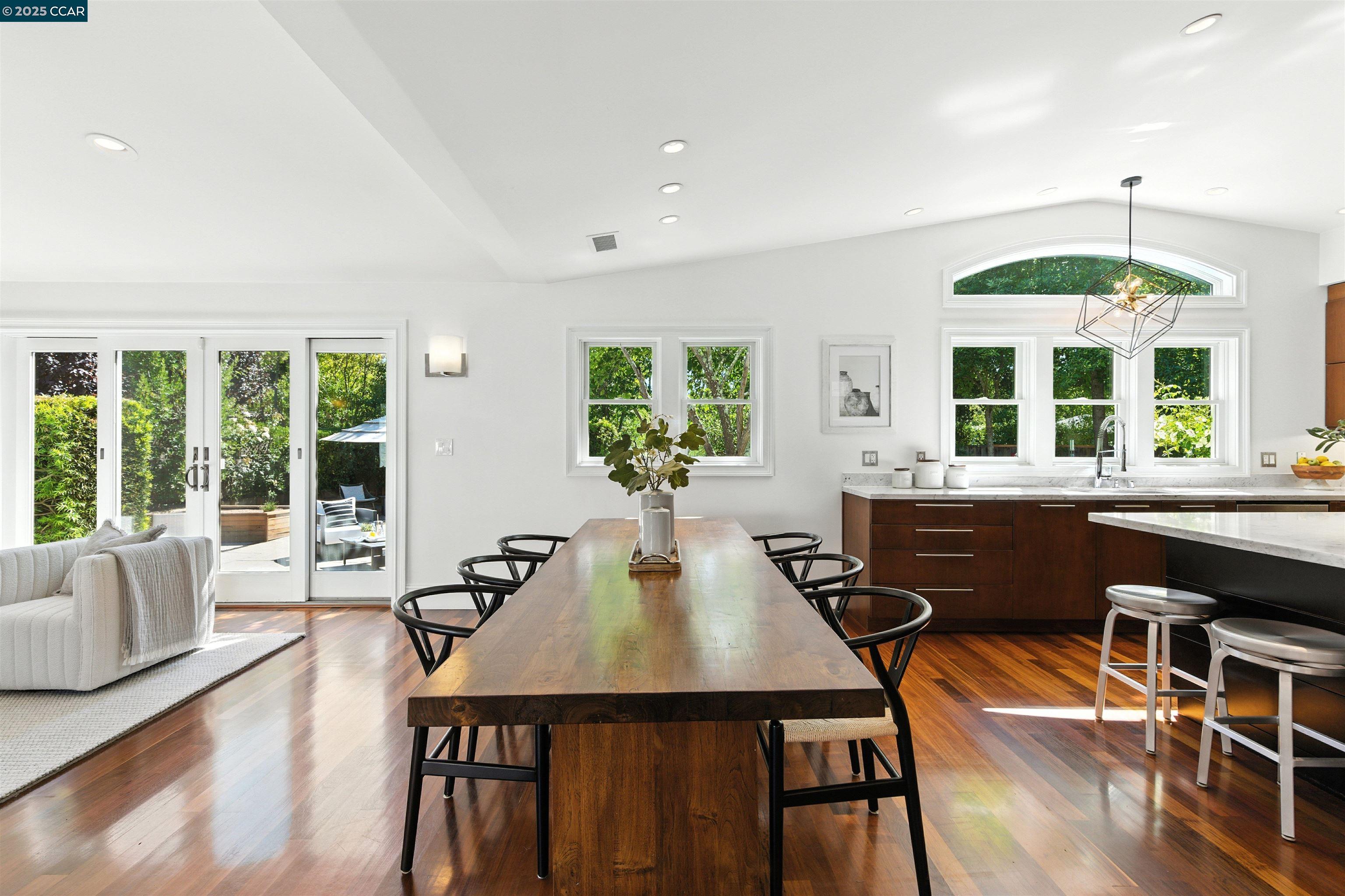 Detail Gallery Image 11 of 42 For 101 Meadow Ln, Orinda,  CA 94563 - 4 Beds | 3 Baths