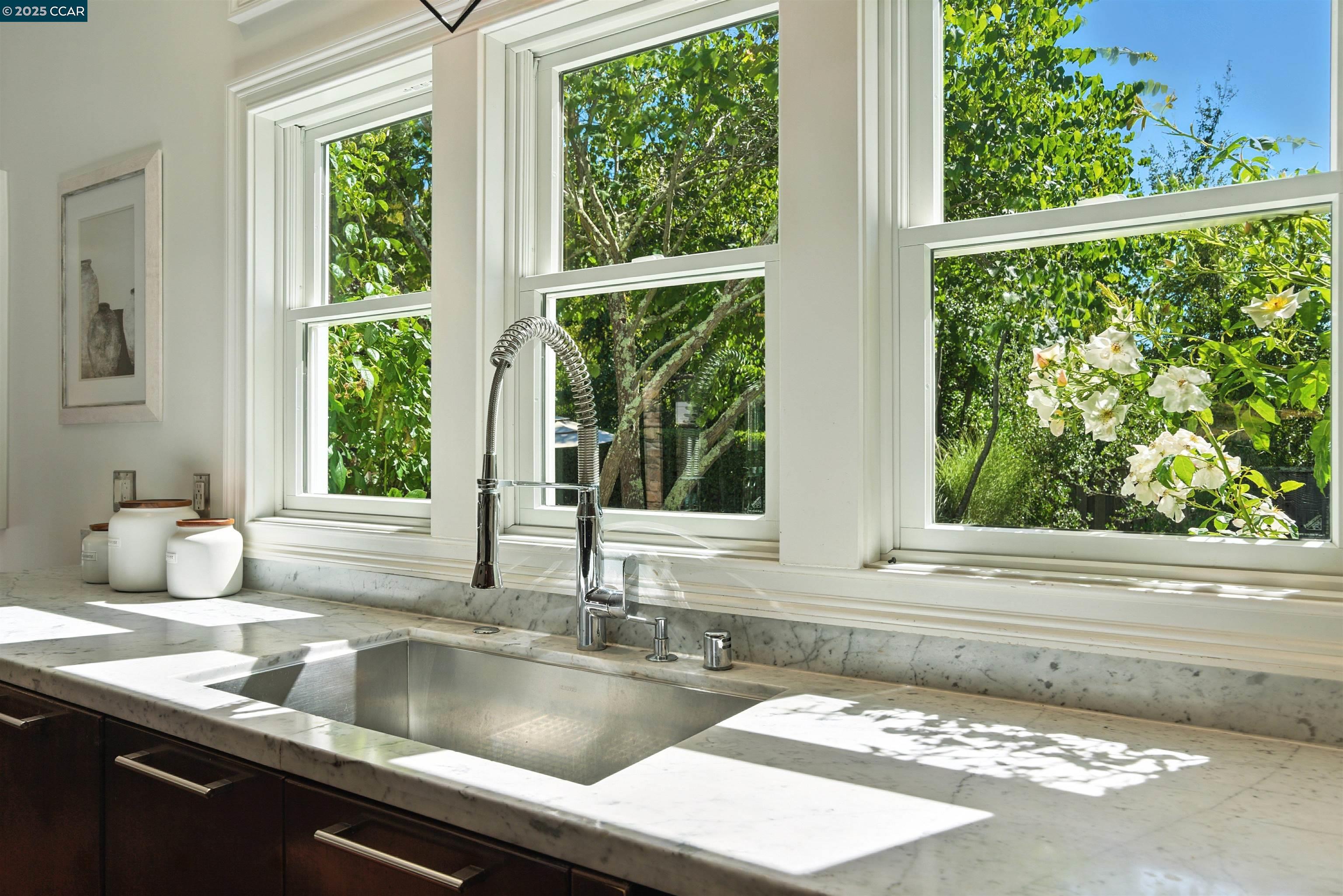 Detail Gallery Image 13 of 42 For 101 Meadow Ln, Orinda,  CA 94563 - 4 Beds | 3 Baths