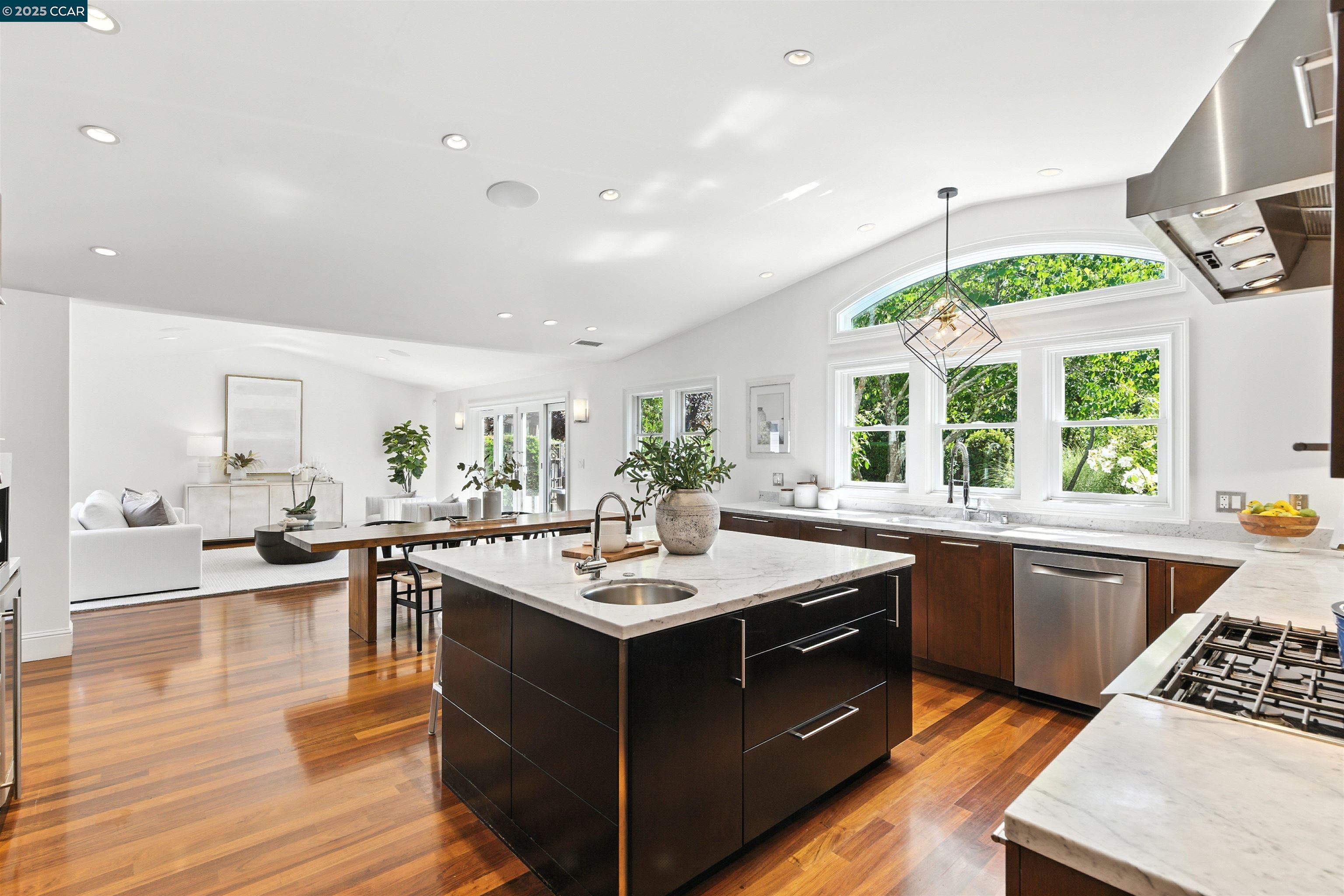 Detail Gallery Image 14 of 42 For 101 Meadow Ln, Orinda,  CA 94563 - 4 Beds | 3 Baths