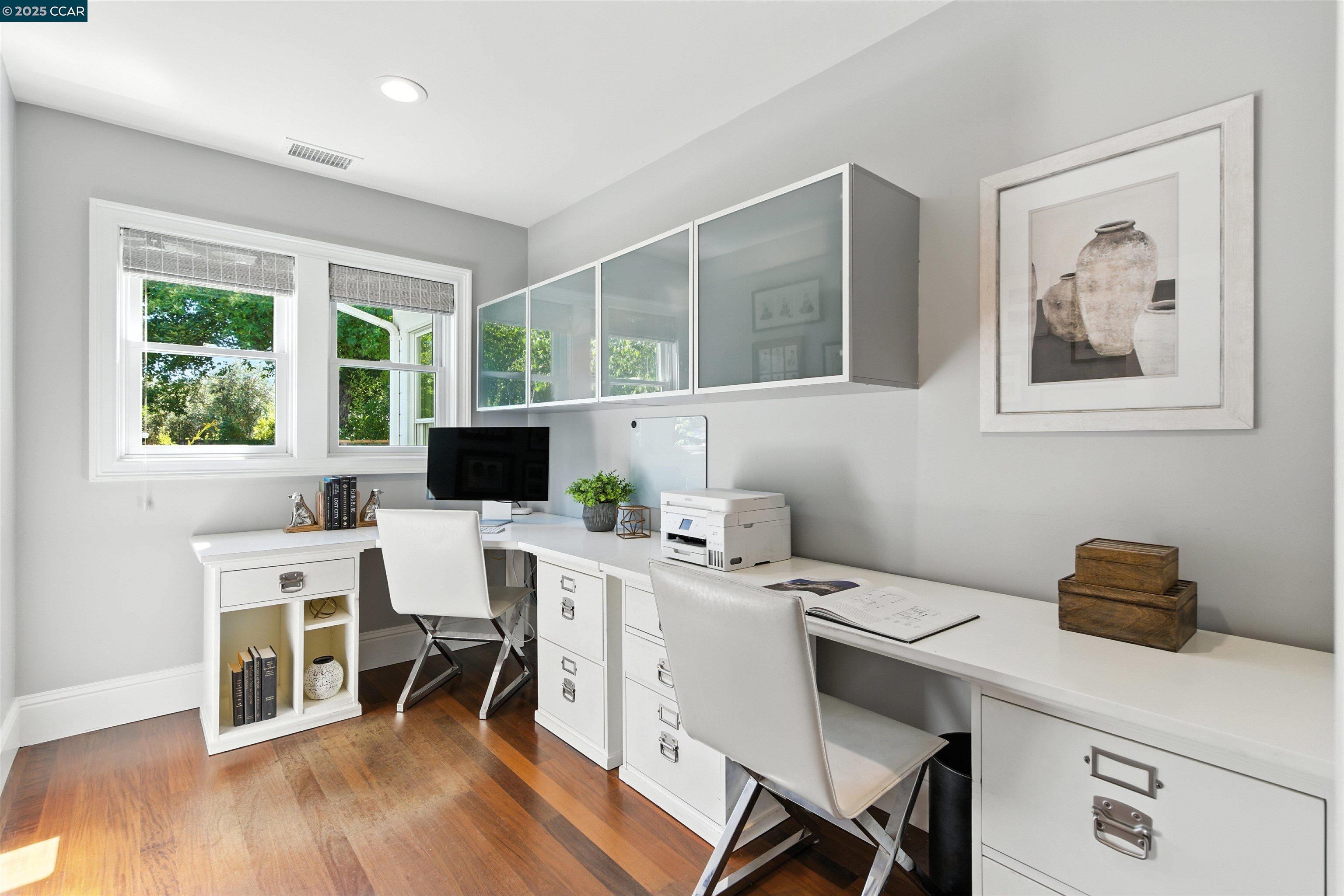 Detail Gallery Image 17 of 42 For 101 Meadow Ln, Orinda,  CA 94563 - 4 Beds | 3 Baths