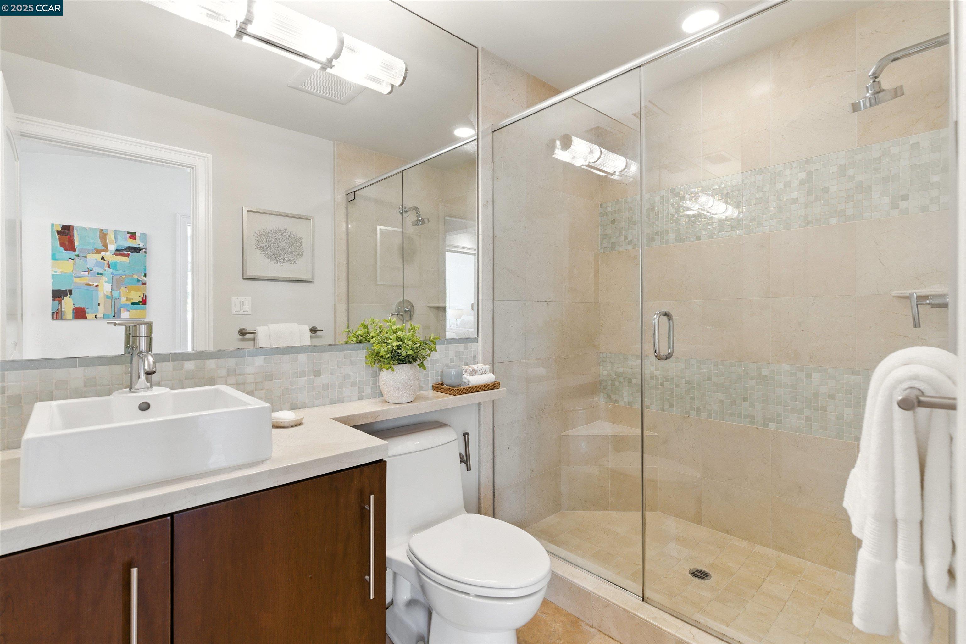 Detail Gallery Image 18 of 42 For 101 Meadow Ln, Orinda,  CA 94563 - 4 Beds | 3 Baths