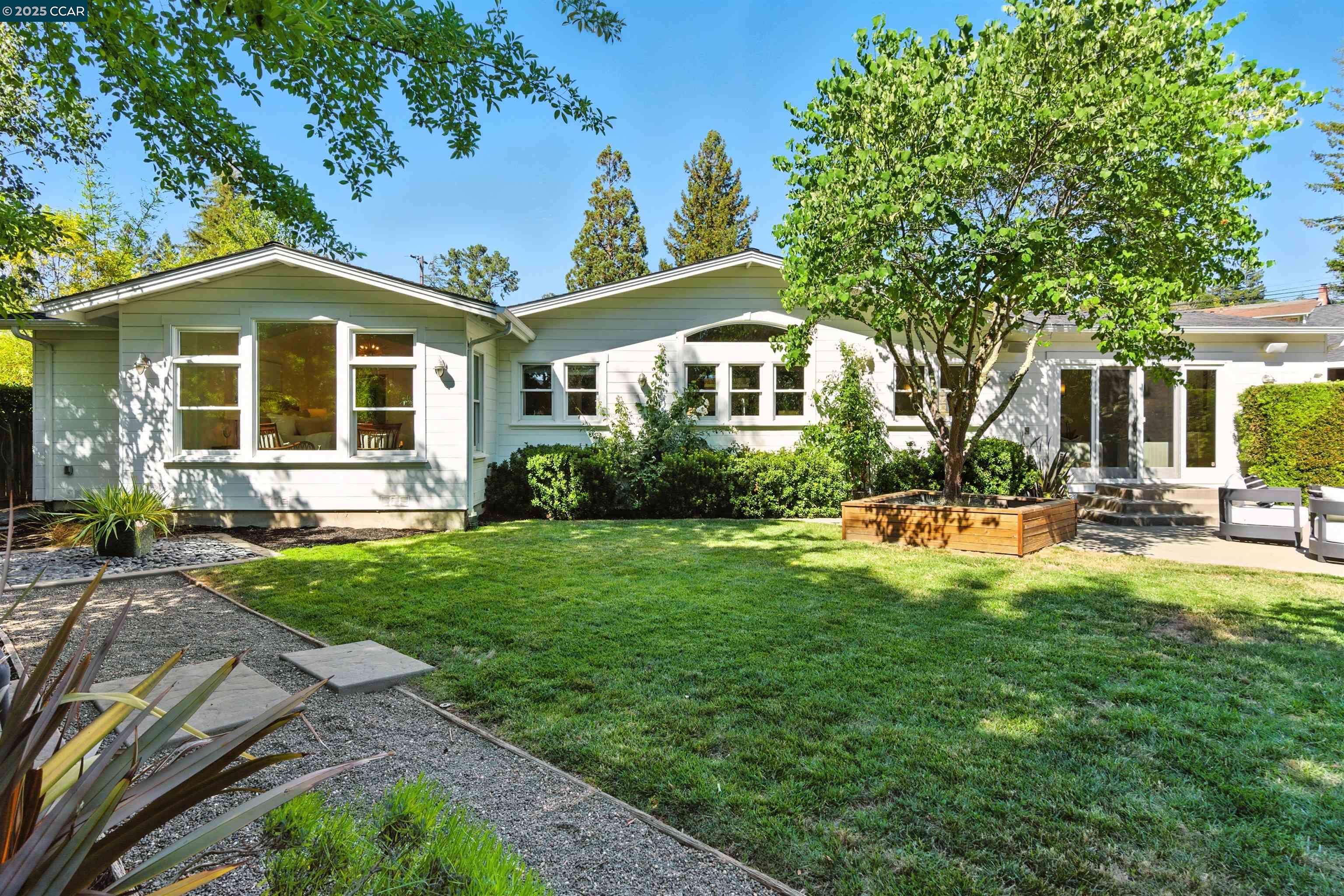 Detail Gallery Image 30 of 42 For 101 Meadow Ln, Orinda,  CA 94563 - 4 Beds | 3 Baths
