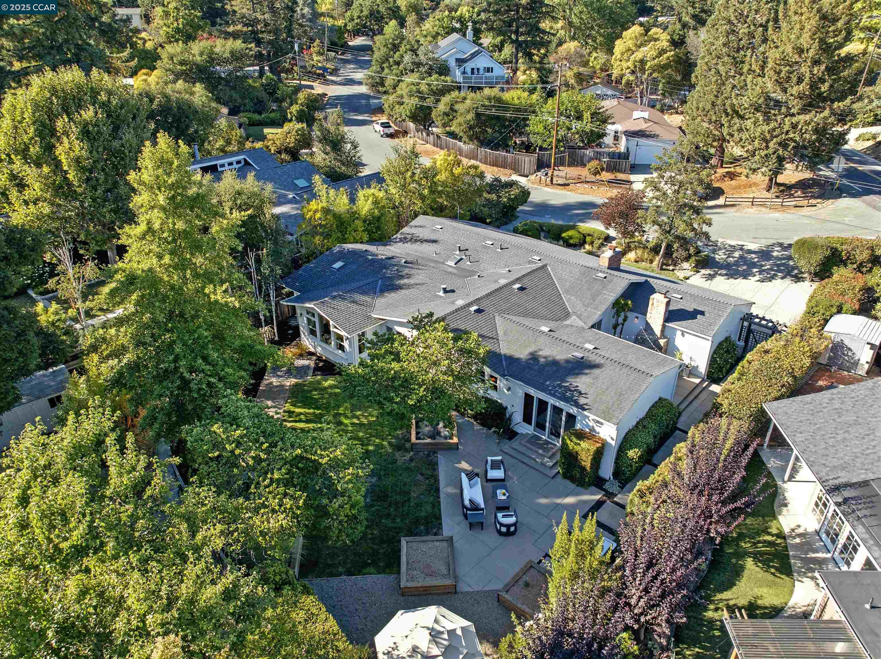 Detail Gallery Image 35 of 42 For 101 Meadow Ln, Orinda,  CA 94563 - 4 Beds | 3 Baths