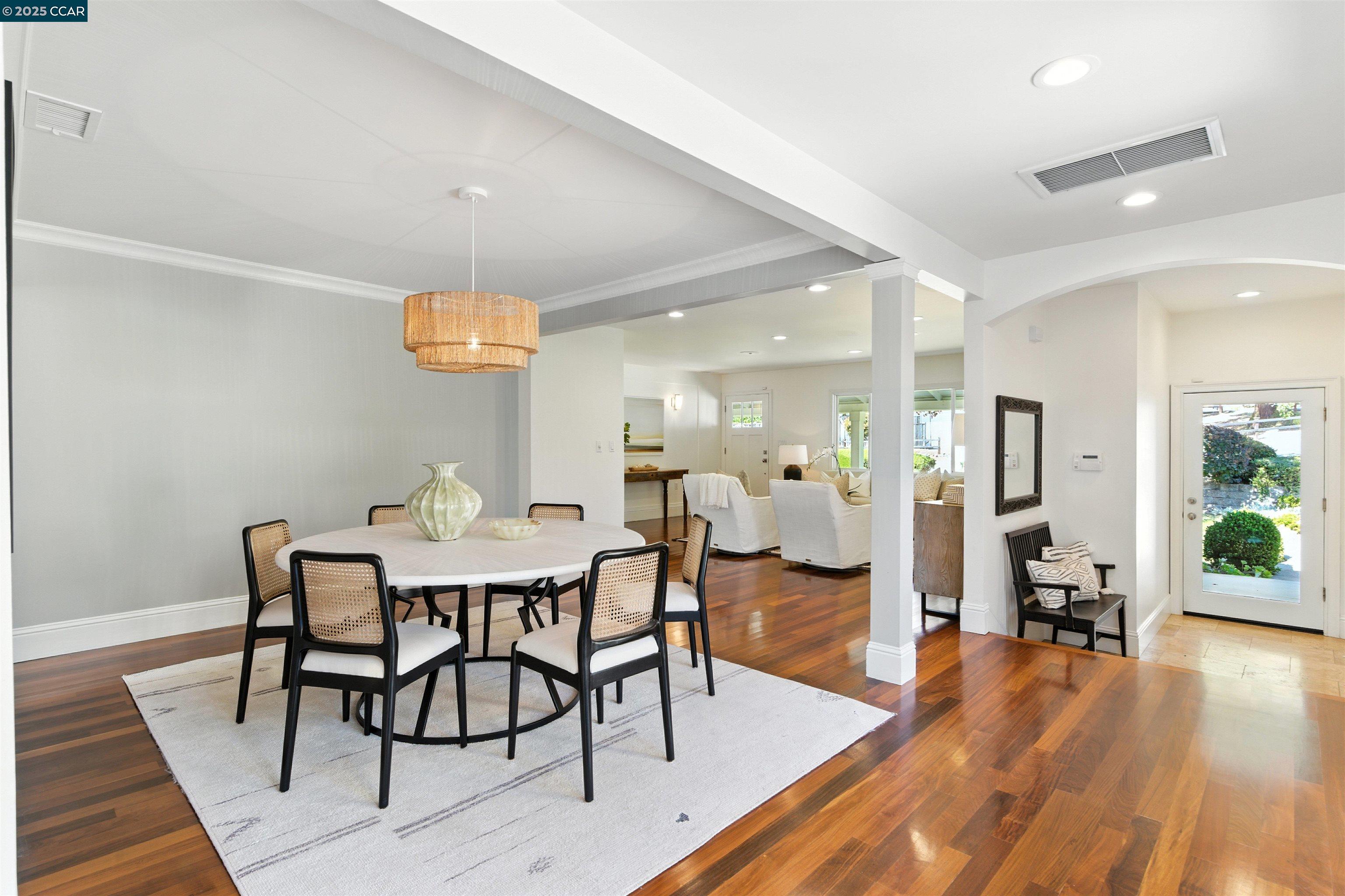 Detail Gallery Image 6 of 42 For 101 Meadow Ln, Orinda,  CA 94563 - 4 Beds | 3 Baths