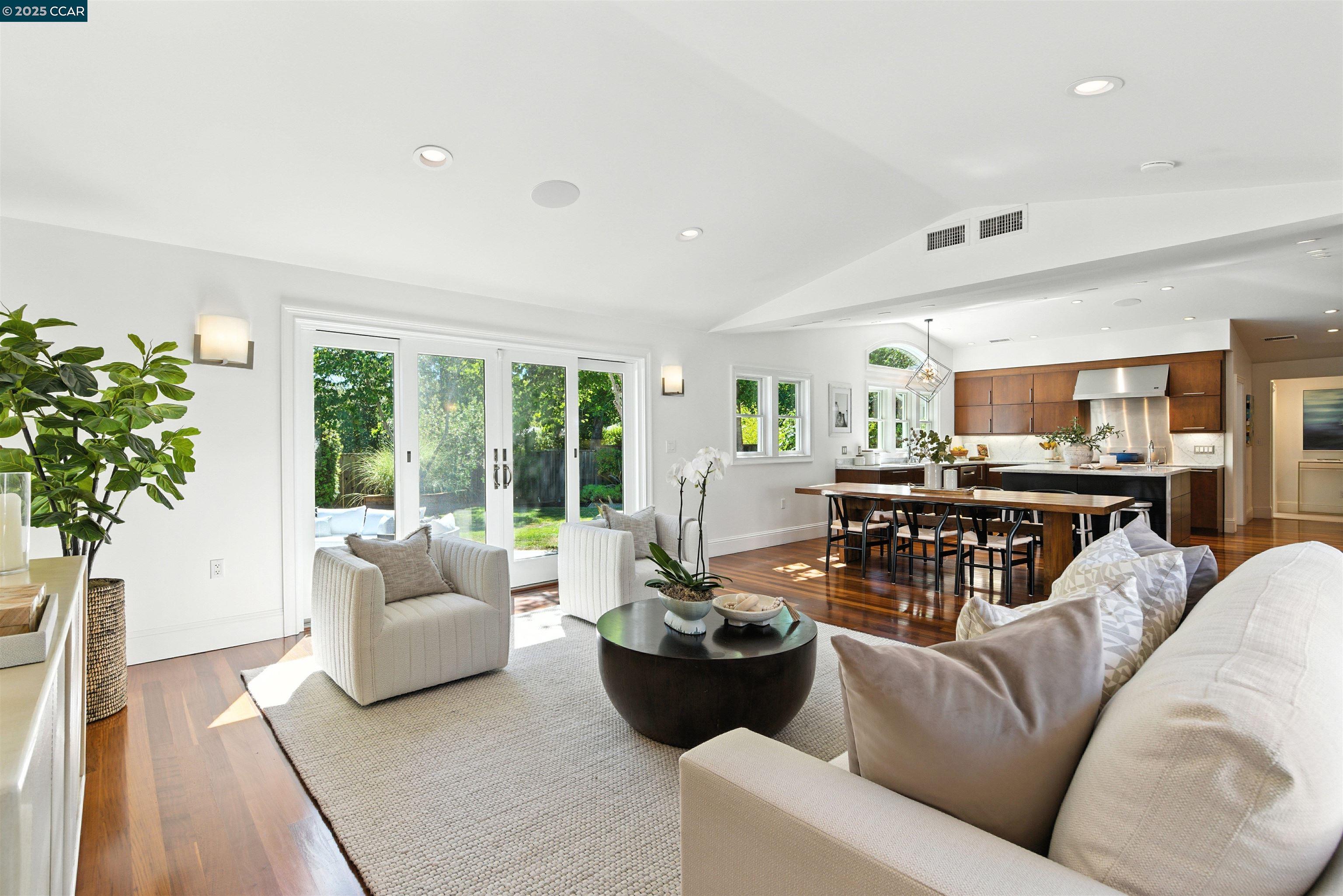 Detail Gallery Image 8 of 42 For 101 Meadow Ln, Orinda,  CA 94563 - 4 Beds | 3 Baths