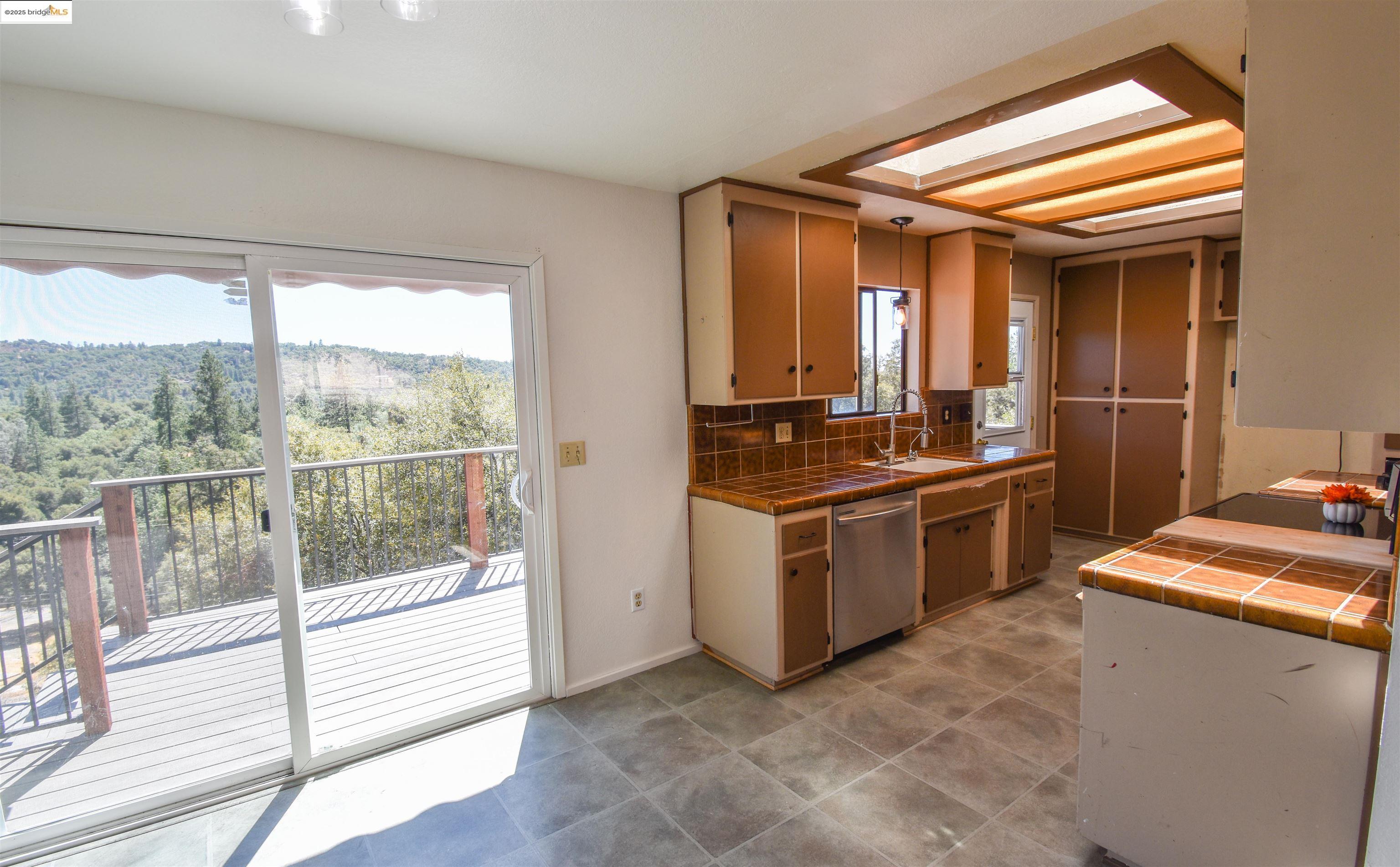 Detail Gallery Image 15 of 39 For 21850 Phoenix Lake Rd, Sonora,  CA 95370 - 3 Beds | 2 Baths