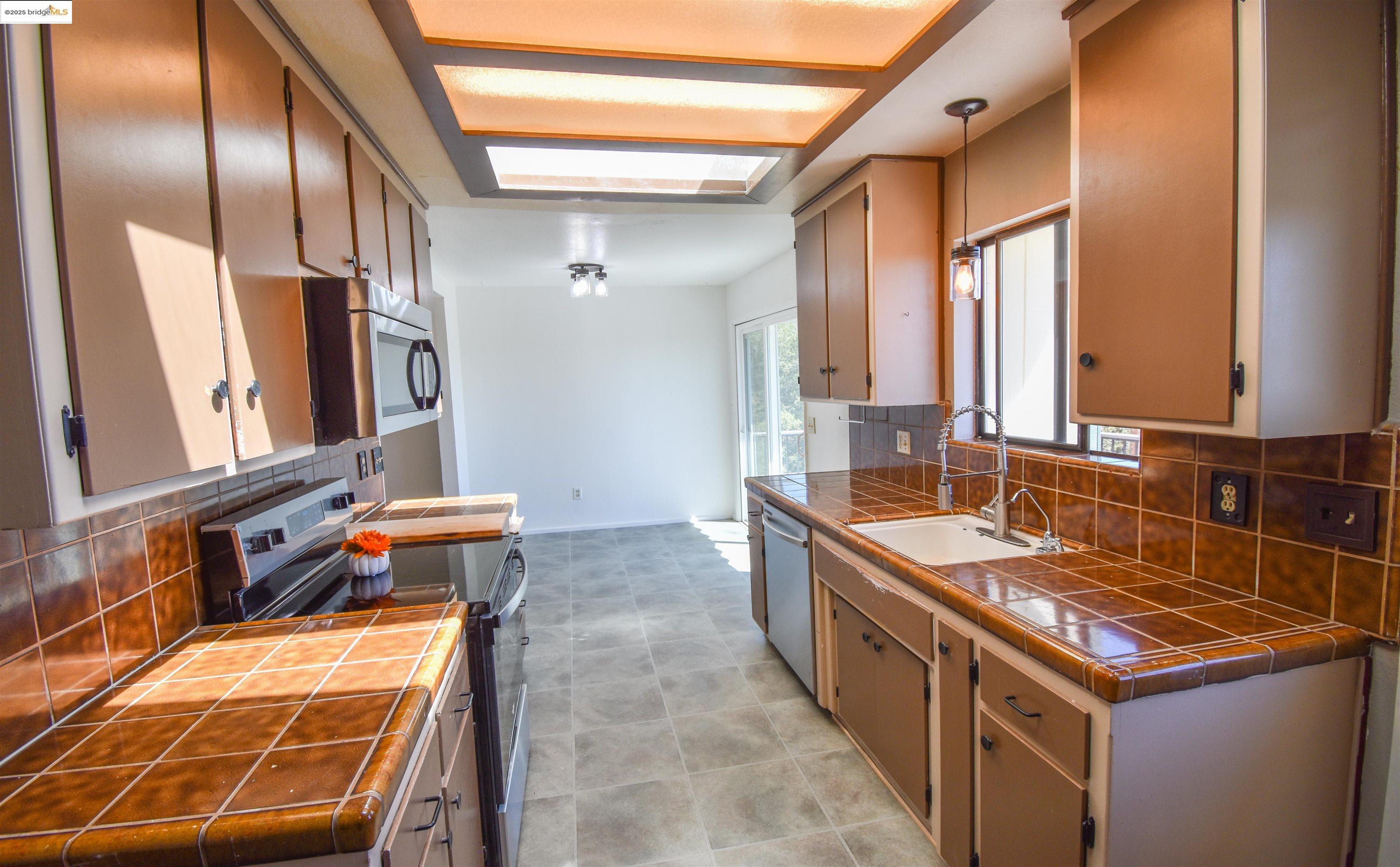 Detail Gallery Image 17 of 39 For 21850 Phoenix Lake Rd, Sonora,  CA 95370 - 3 Beds | 2 Baths