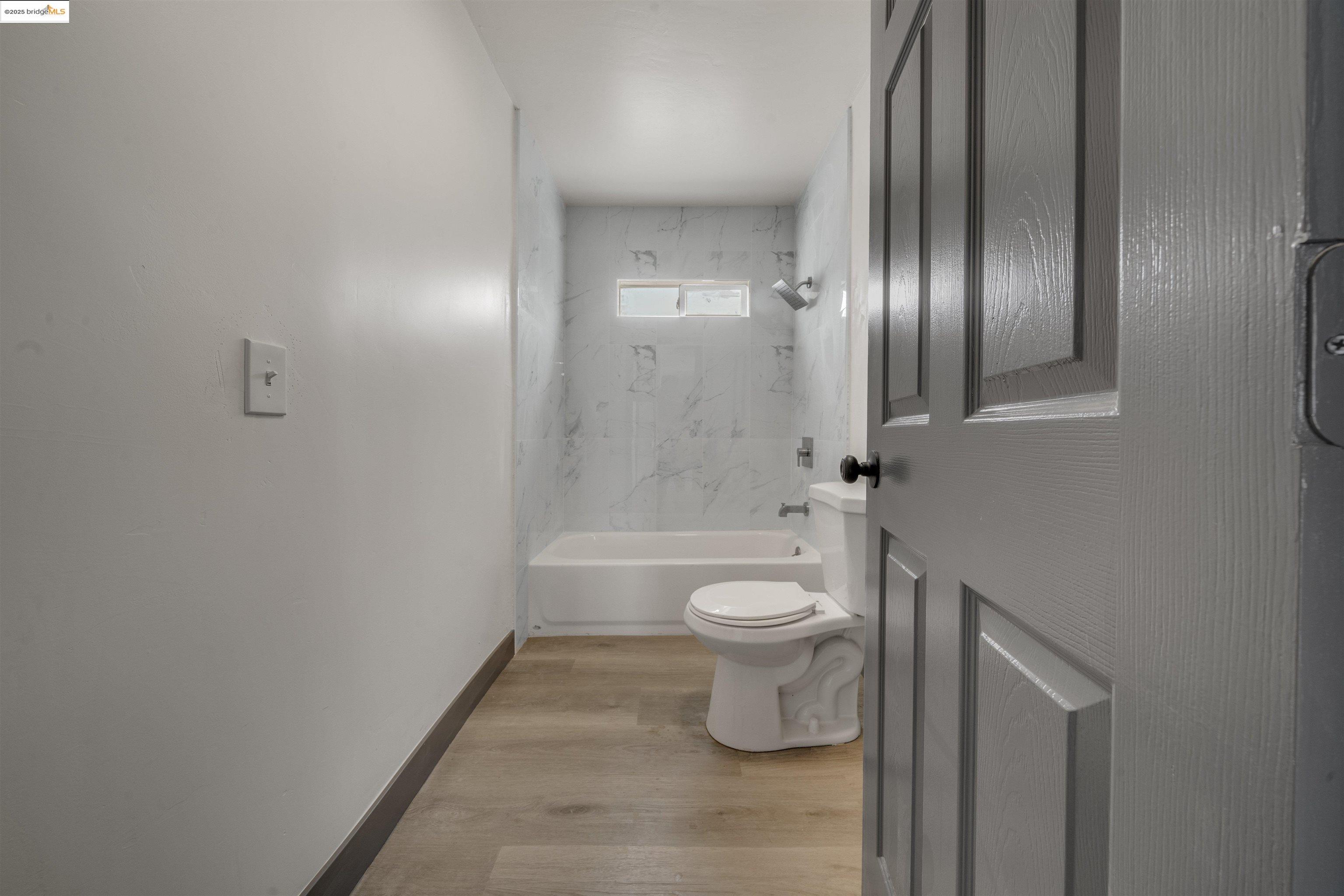 Detail Gallery Image 11 of 22 For 1604 57th Ave, Oakland,  CA 94621 - 2 Beds | 1 Baths