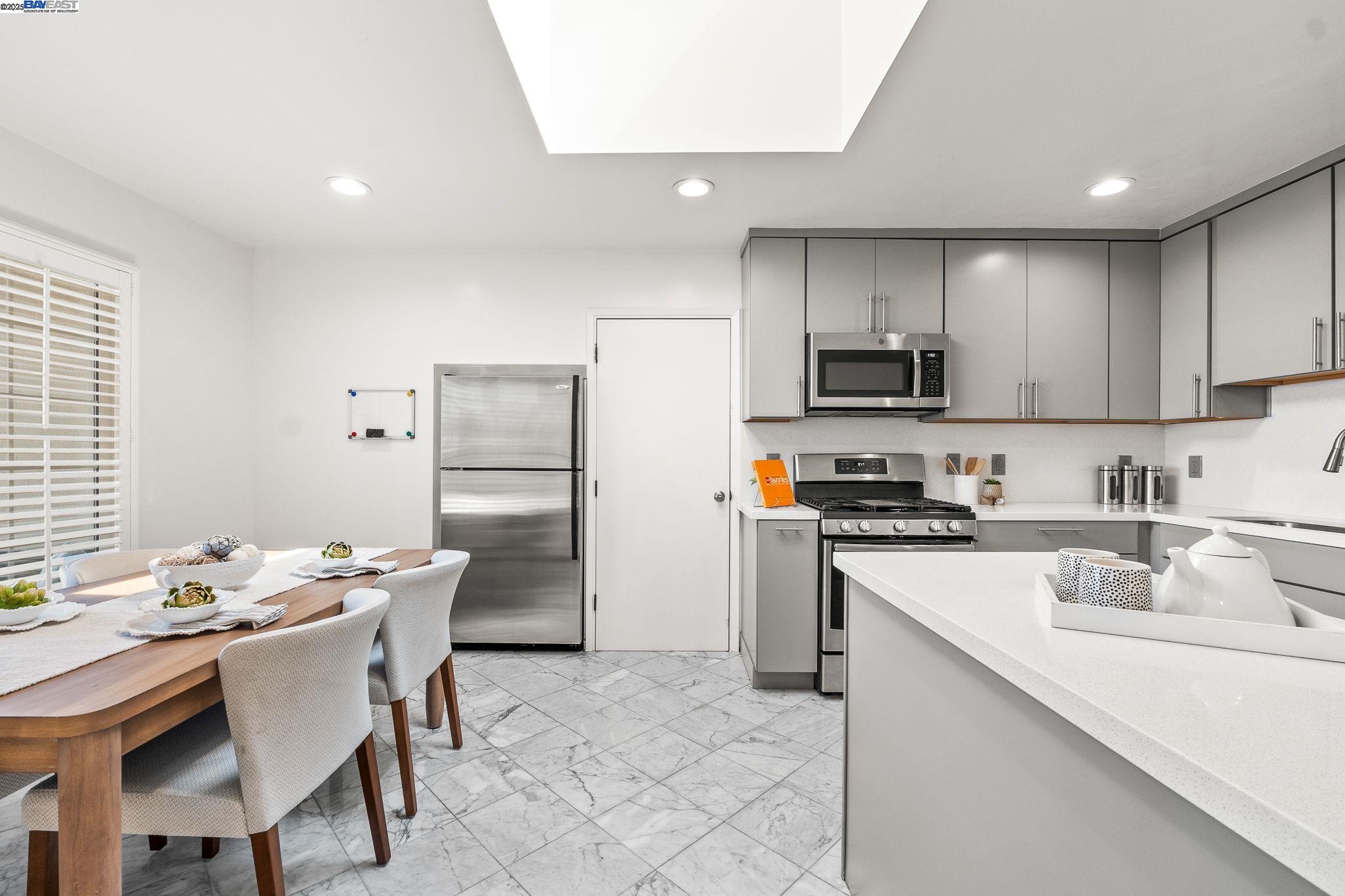 Detail Gallery Image 7 of 25 For 332 Heather Way, South San Francisco,  CA 94080 - 3 Beds | 1 Baths