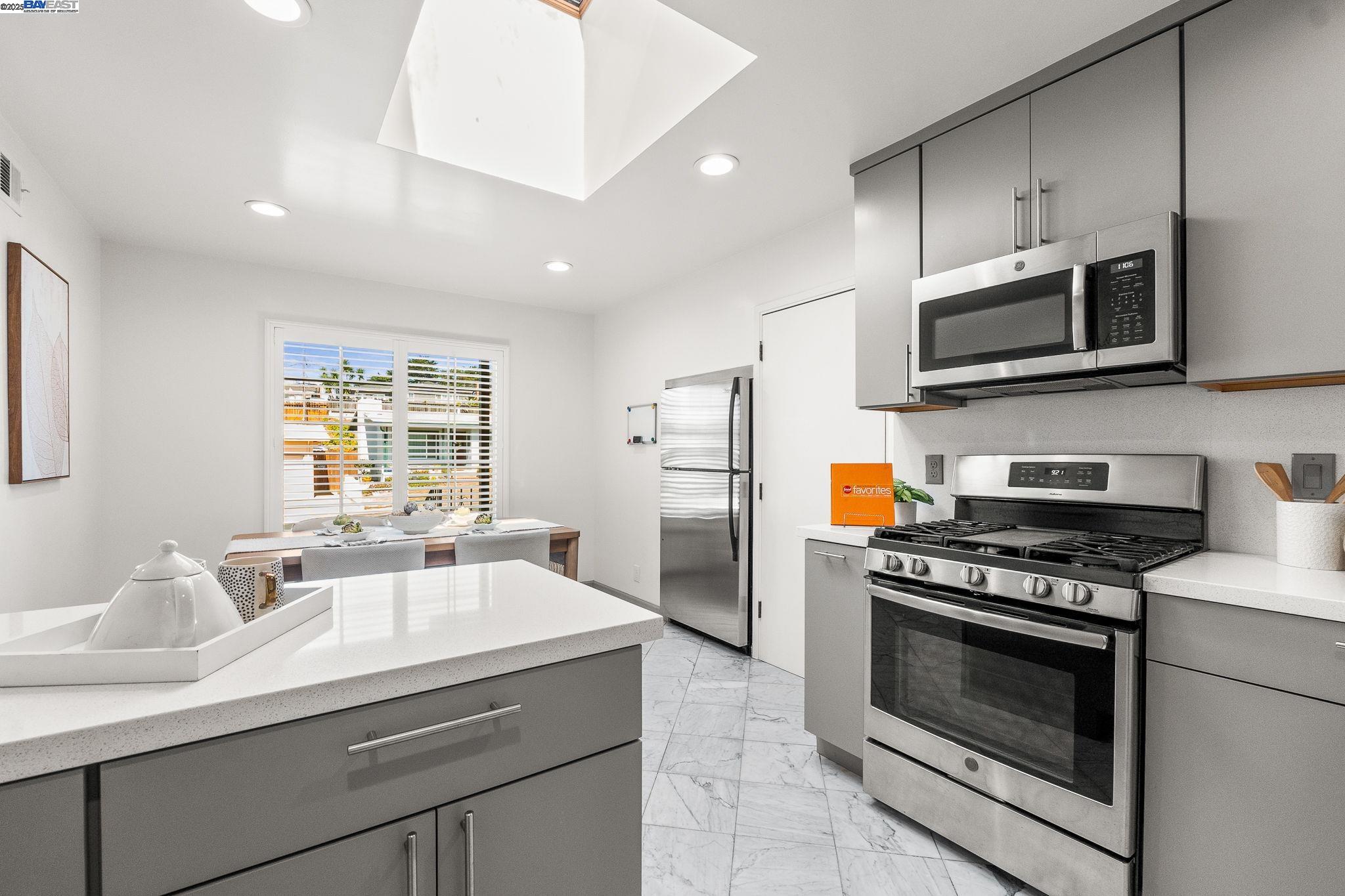 Detail Gallery Image 9 of 25 For 332 Heather Way, South San Francisco,  CA 94080 - 3 Beds | 1 Baths