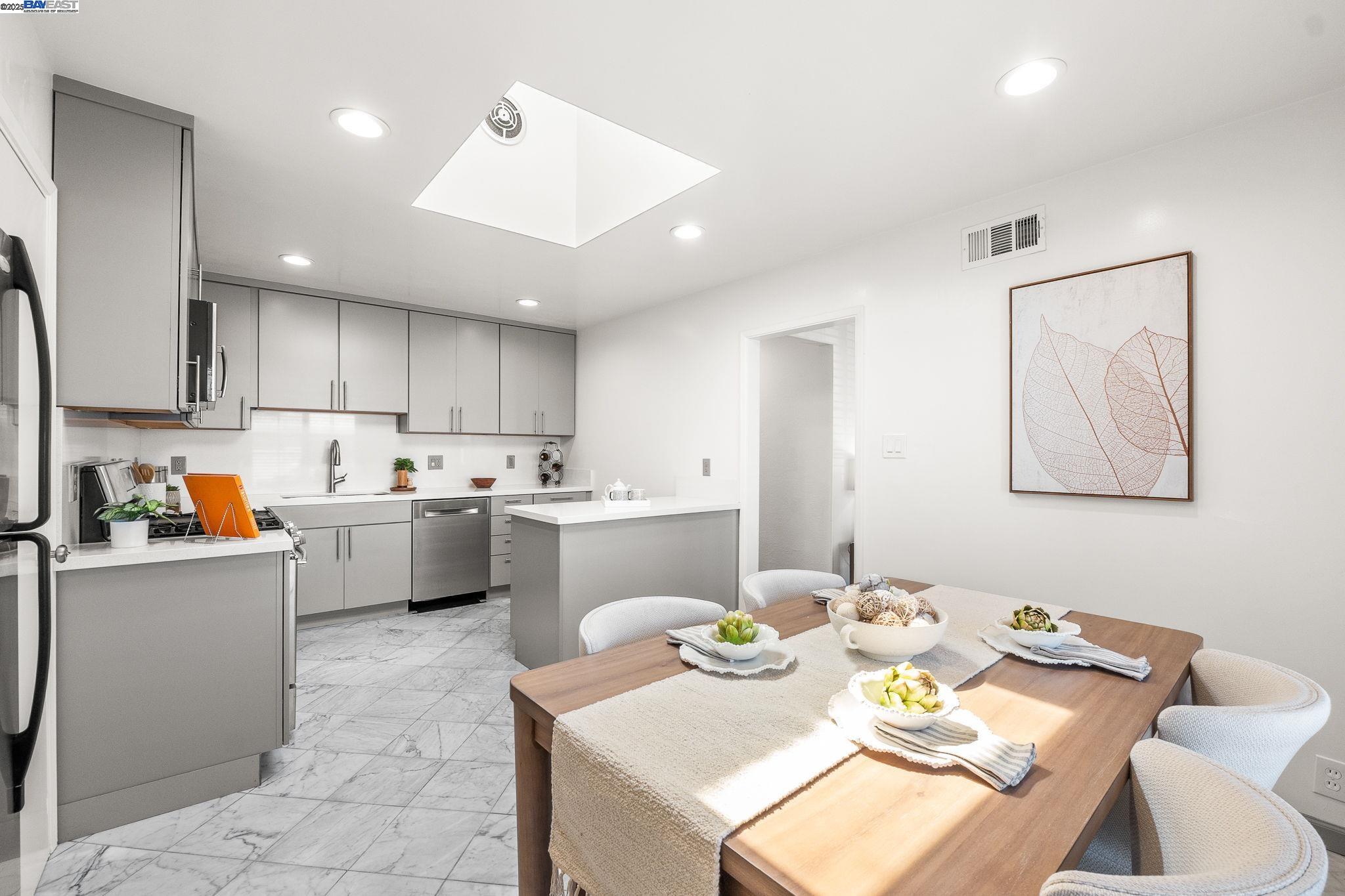 Detail Gallery Image 10 of 25 For 332 Heather Way, South San Francisco,  CA 94080 - 3 Beds | 1 Baths