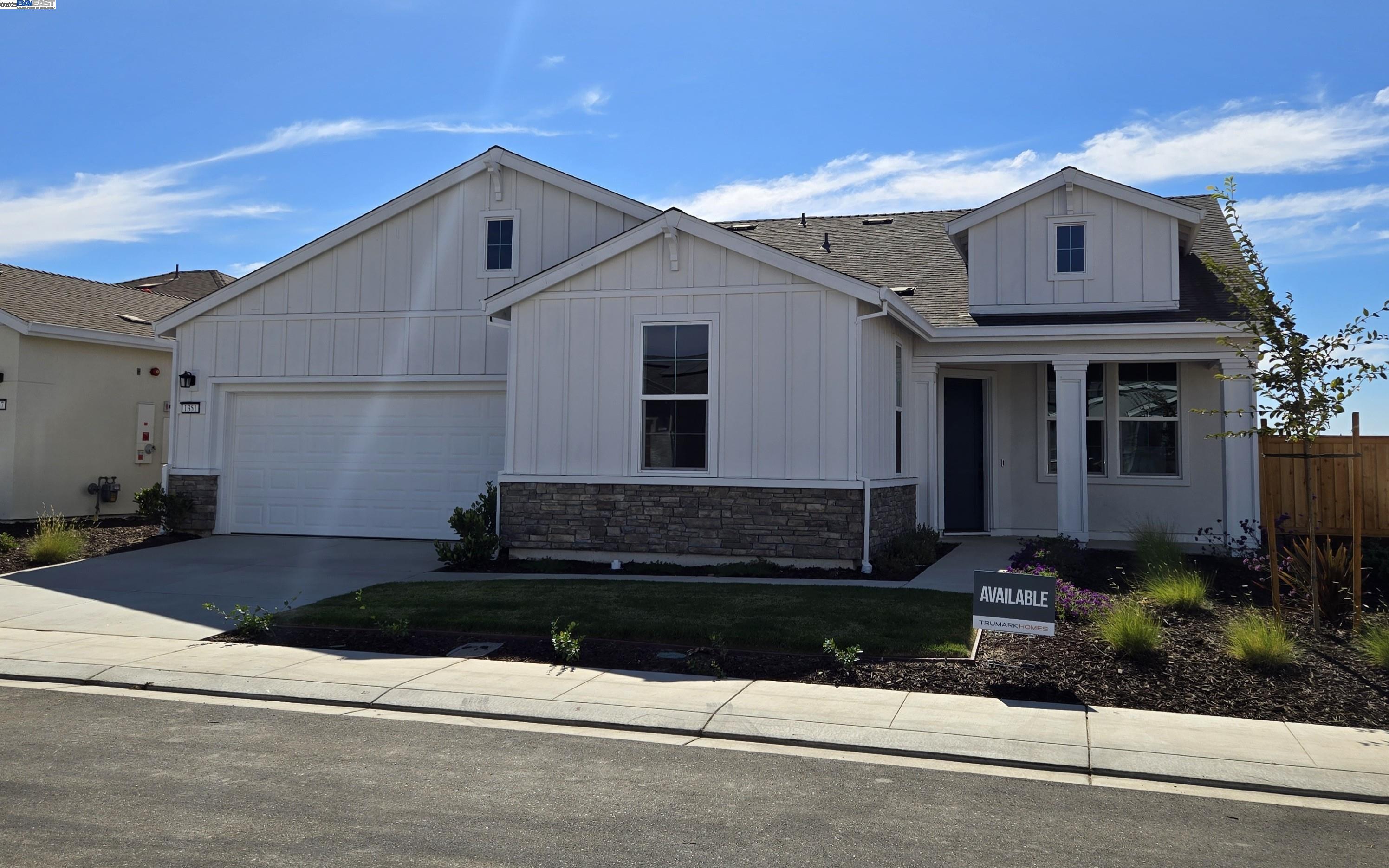 Detail Gallery Image 1 of 21 For 1351 Crescent Avenue, Manteca,  CA 95336 - 2 Beds | 2/1 Baths
