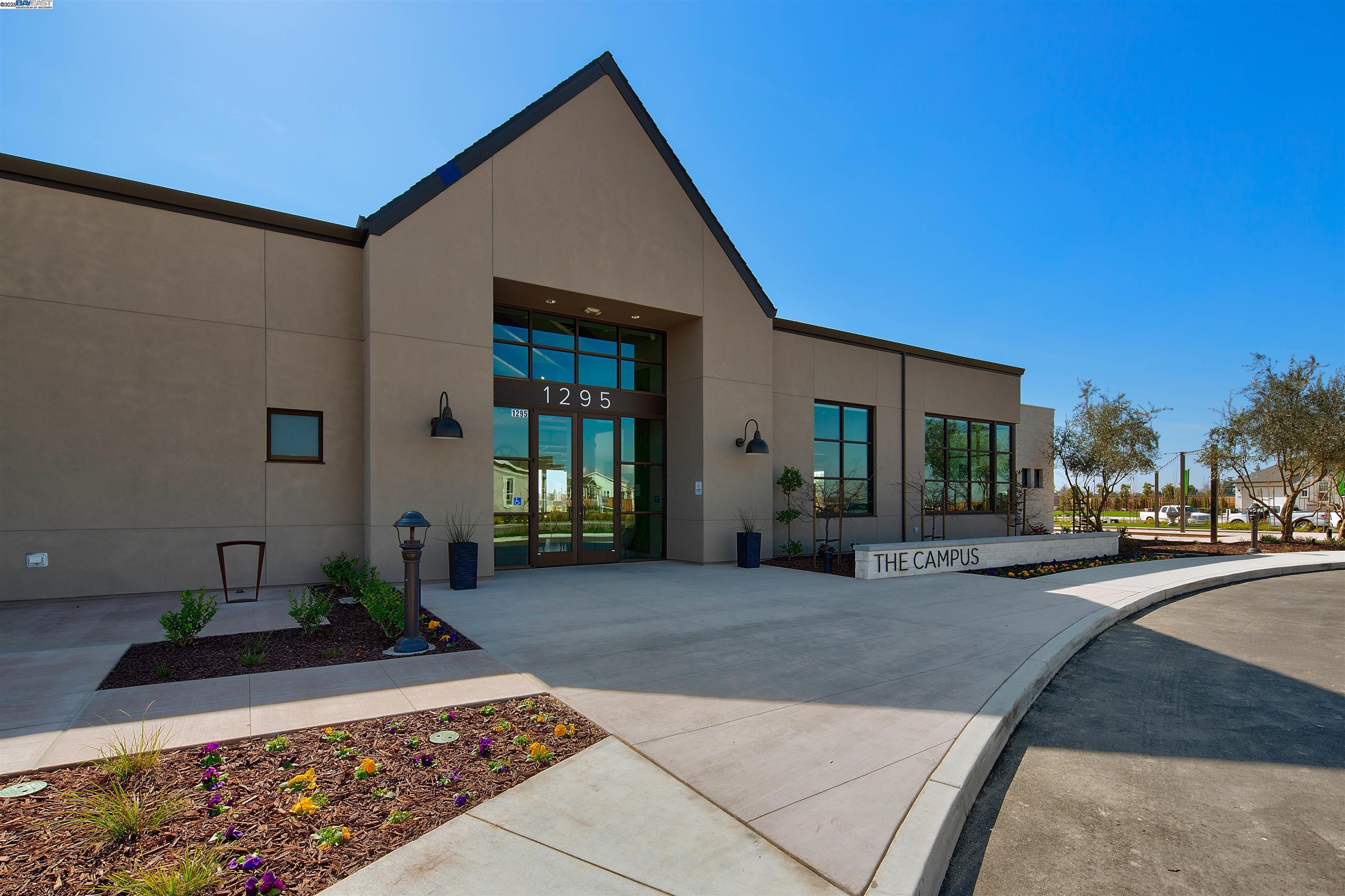 Detail Gallery Image 15 of 21 For 1351 Crescent Avenue, Manteca,  CA 95336 - 2 Beds | 2/1 Baths