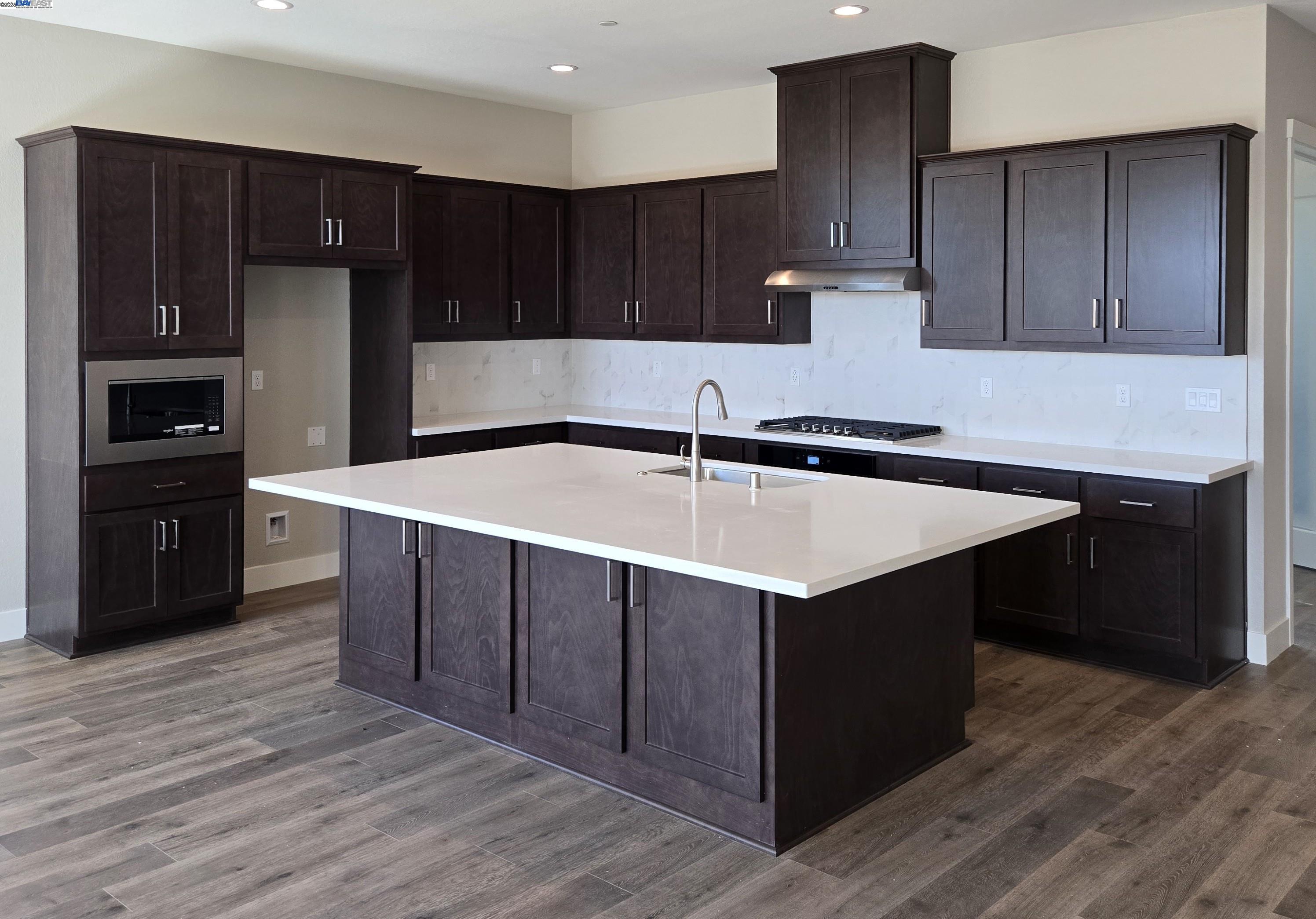 Detail Gallery Image 4 of 21 For 1351 Crescent Avenue, Manteca,  CA 95336 - 2 Beds | 2/1 Baths