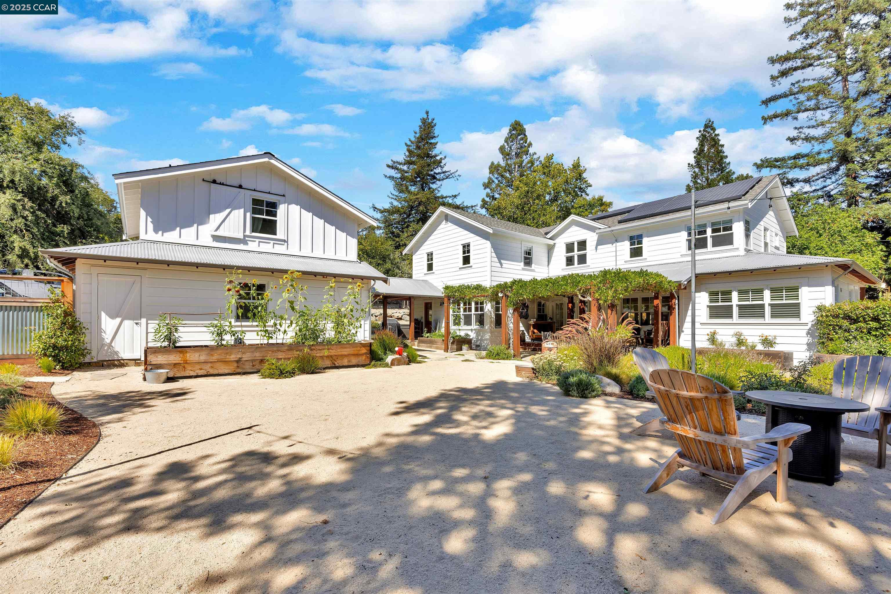 Detail Gallery Image 1 of 52 For 935 Reliez Station Rd, Lafayette,  CA 94549 - 5 Beds | 4/1 Baths