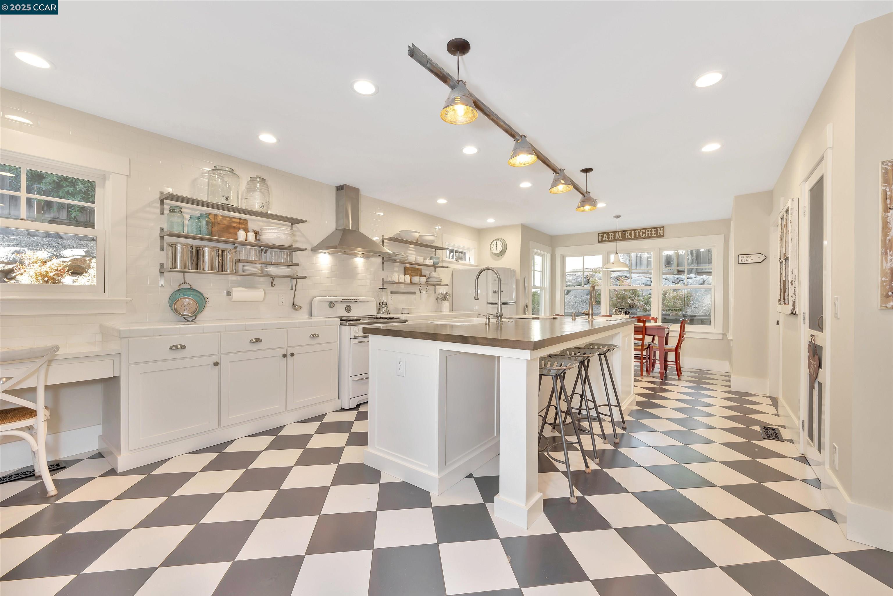 Detail Gallery Image 11 of 52 For 935 Reliez Station Rd, Lafayette,  CA 94549 - 5 Beds | 4/1 Baths