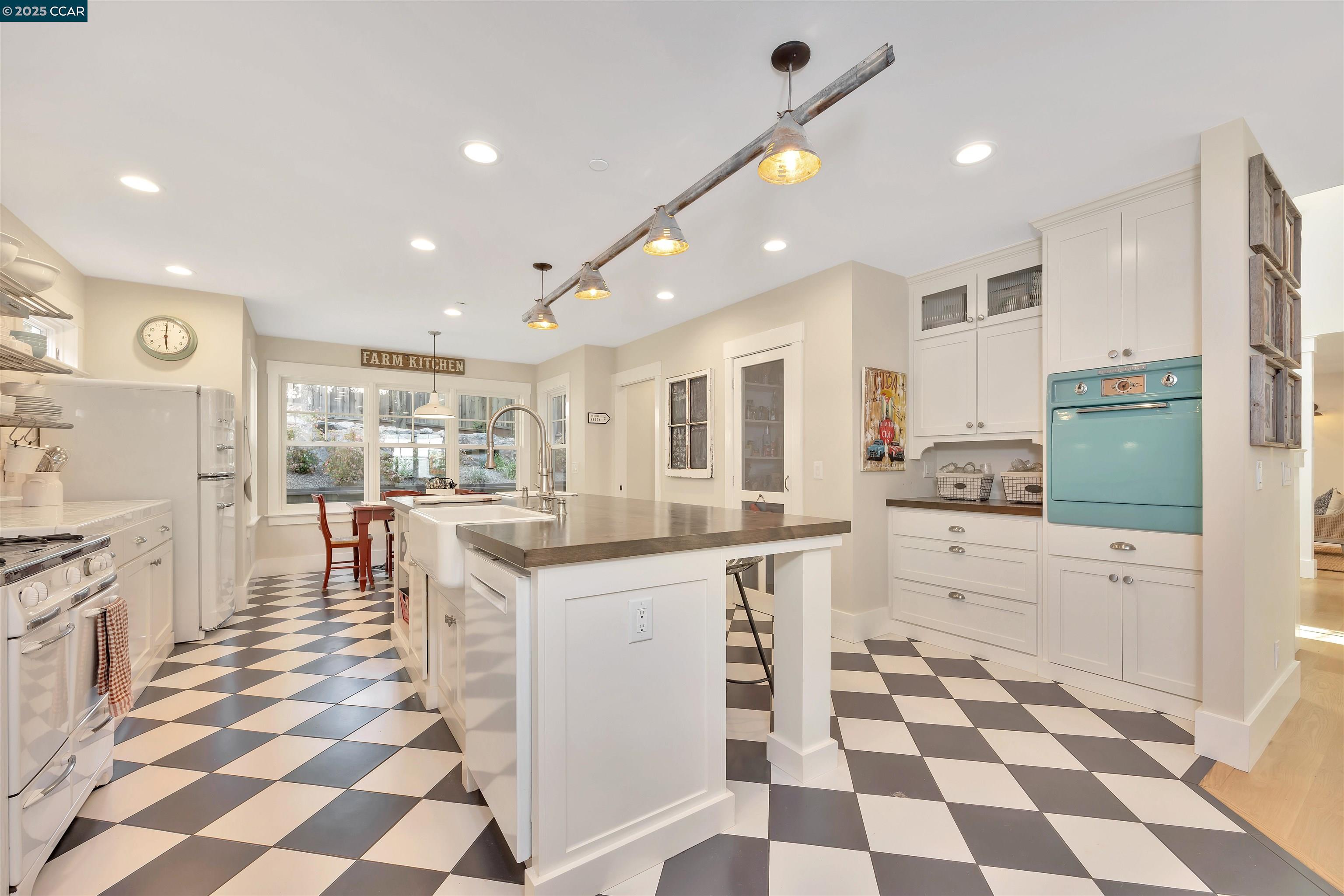 Detail Gallery Image 12 of 52 For 935 Reliez Station Rd, Lafayette,  CA 94549 - 5 Beds | 4/1 Baths