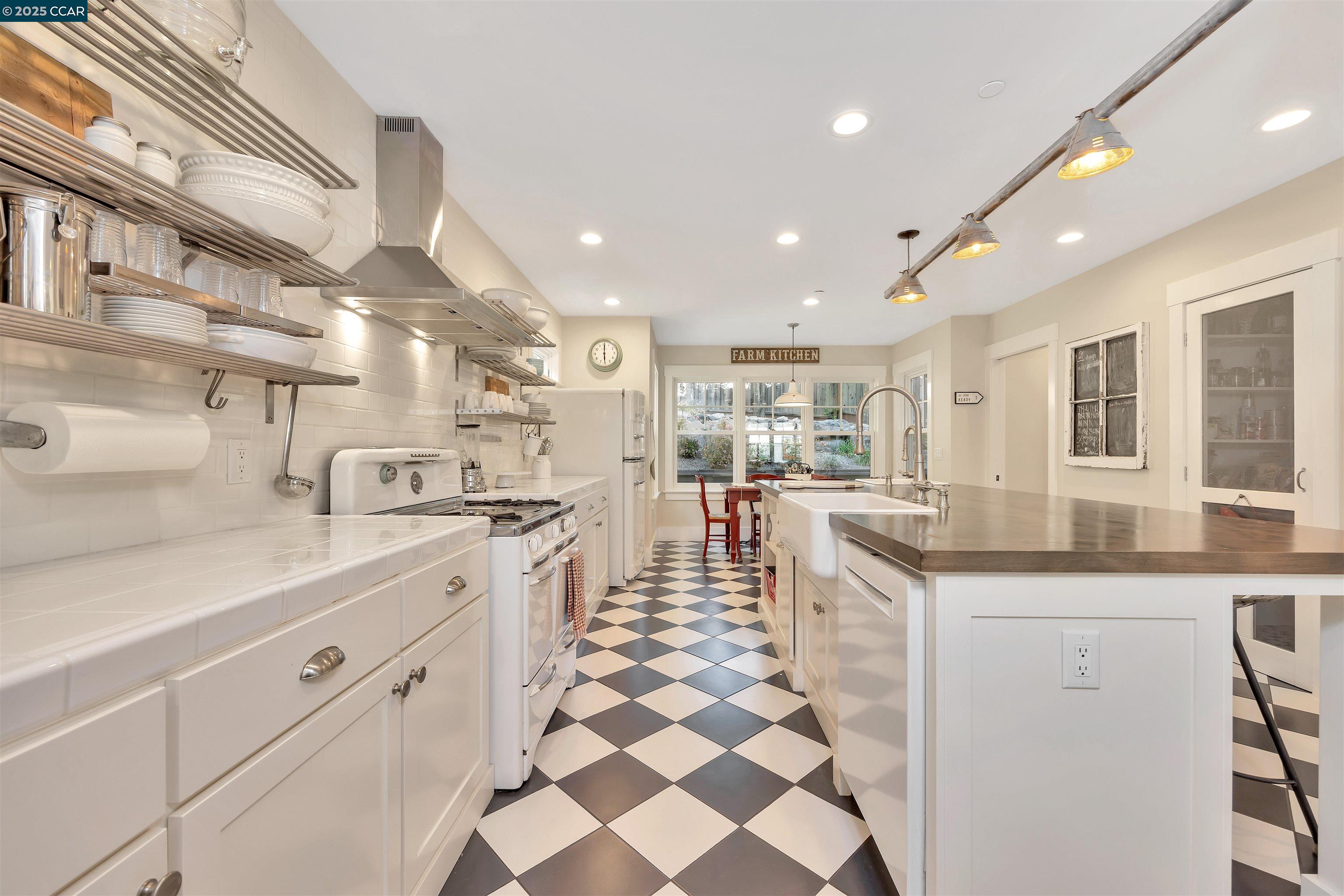 Detail Gallery Image 13 of 52 For 935 Reliez Station Rd, Lafayette,  CA 94549 - 5 Beds | 4/1 Baths