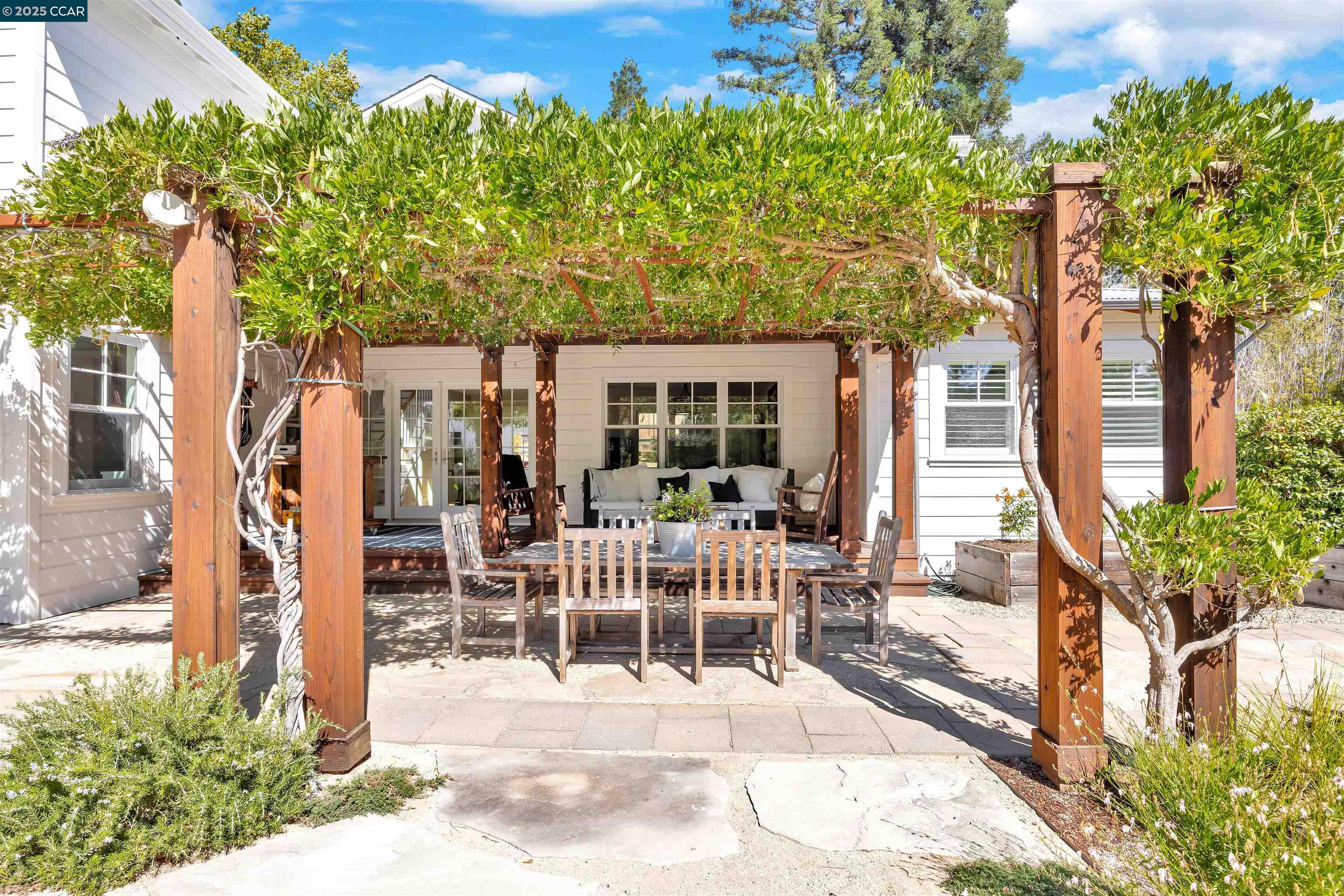 Detail Gallery Image 35 of 52 For 935 Reliez Station Rd, Lafayette,  CA 94549 - 5 Beds | 4/1 Baths