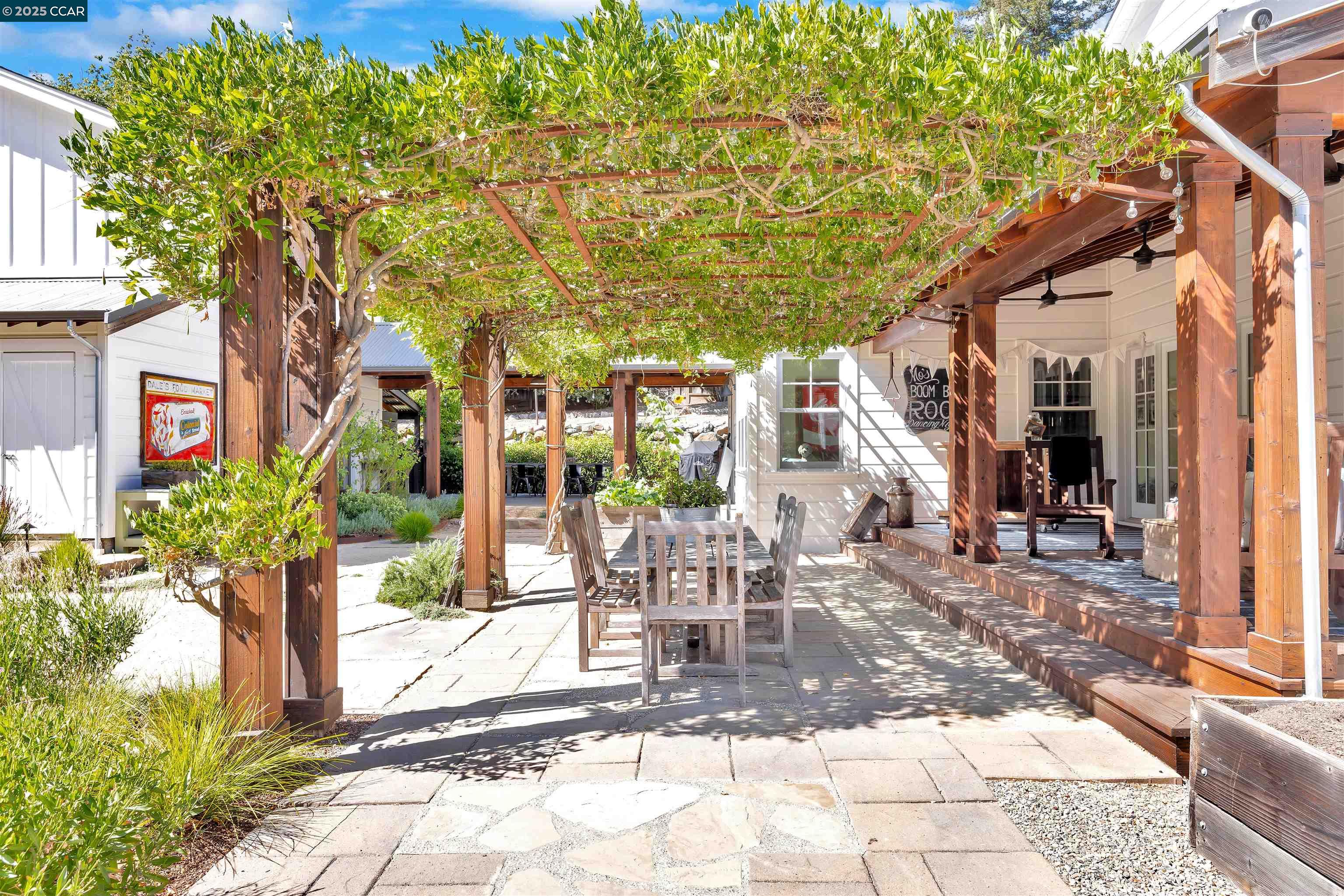Detail Gallery Image 36 of 52 For 935 Reliez Station Rd, Lafayette,  CA 94549 - 5 Beds | 4/1 Baths