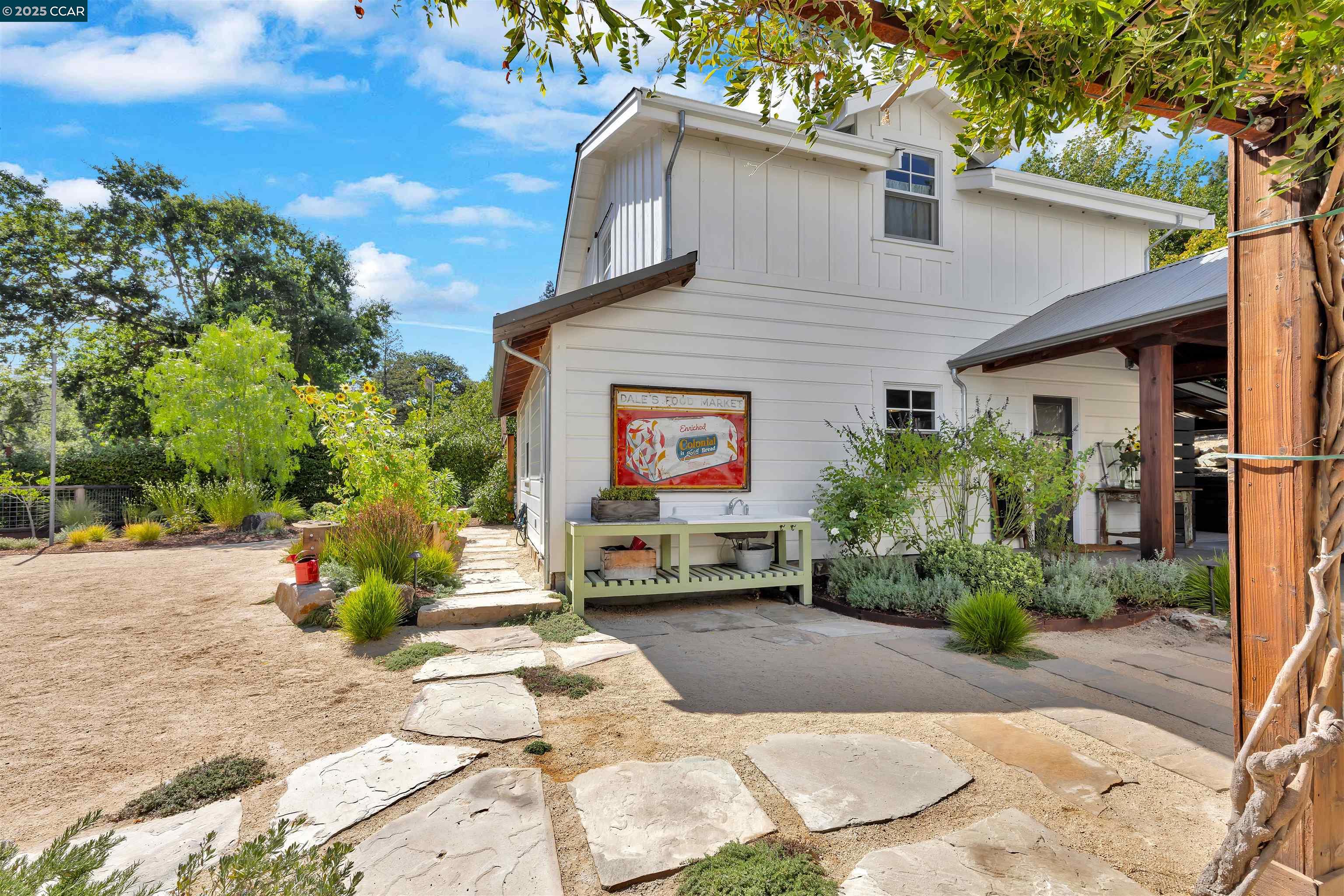 Detail Gallery Image 39 of 52 For 935 Reliez Station Rd, Lafayette,  CA 94549 - 5 Beds | 4/1 Baths