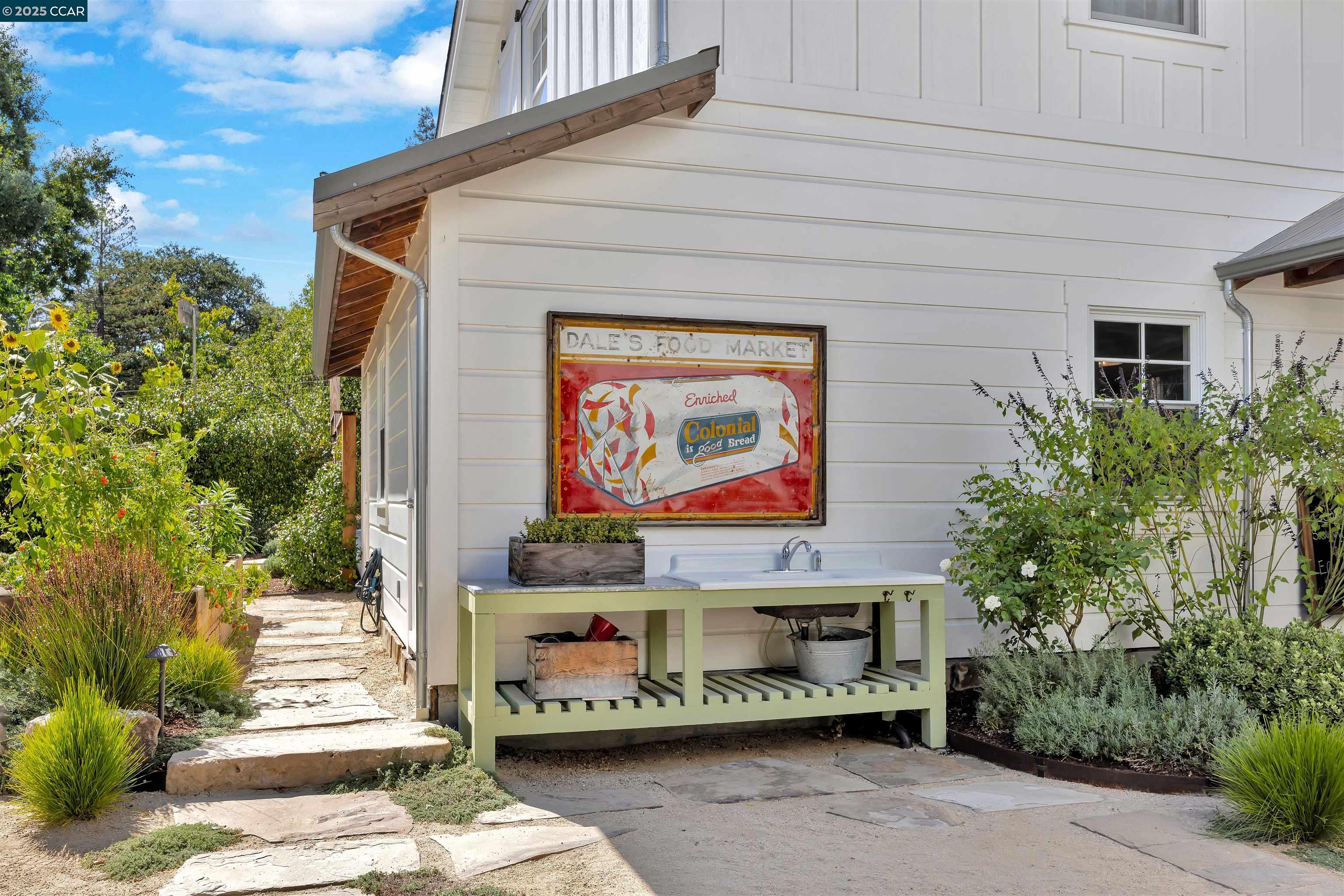 Detail Gallery Image 40 of 52 For 935 Reliez Station Rd, Lafayette,  CA 94549 - 5 Beds | 4/1 Baths