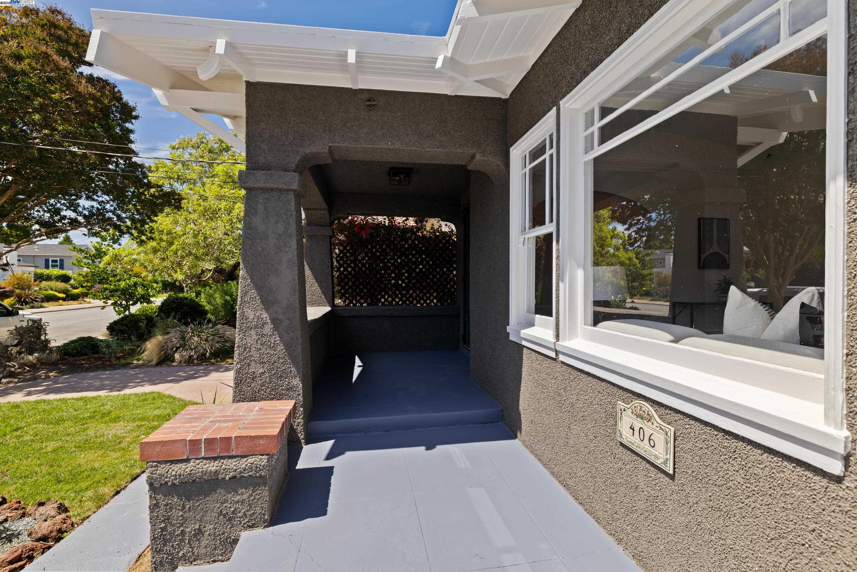 Detail Gallery Image 2 of 22 For 406 Begier Ave, San Leandro,  CA 94577 - 3 Beds | 2 Baths