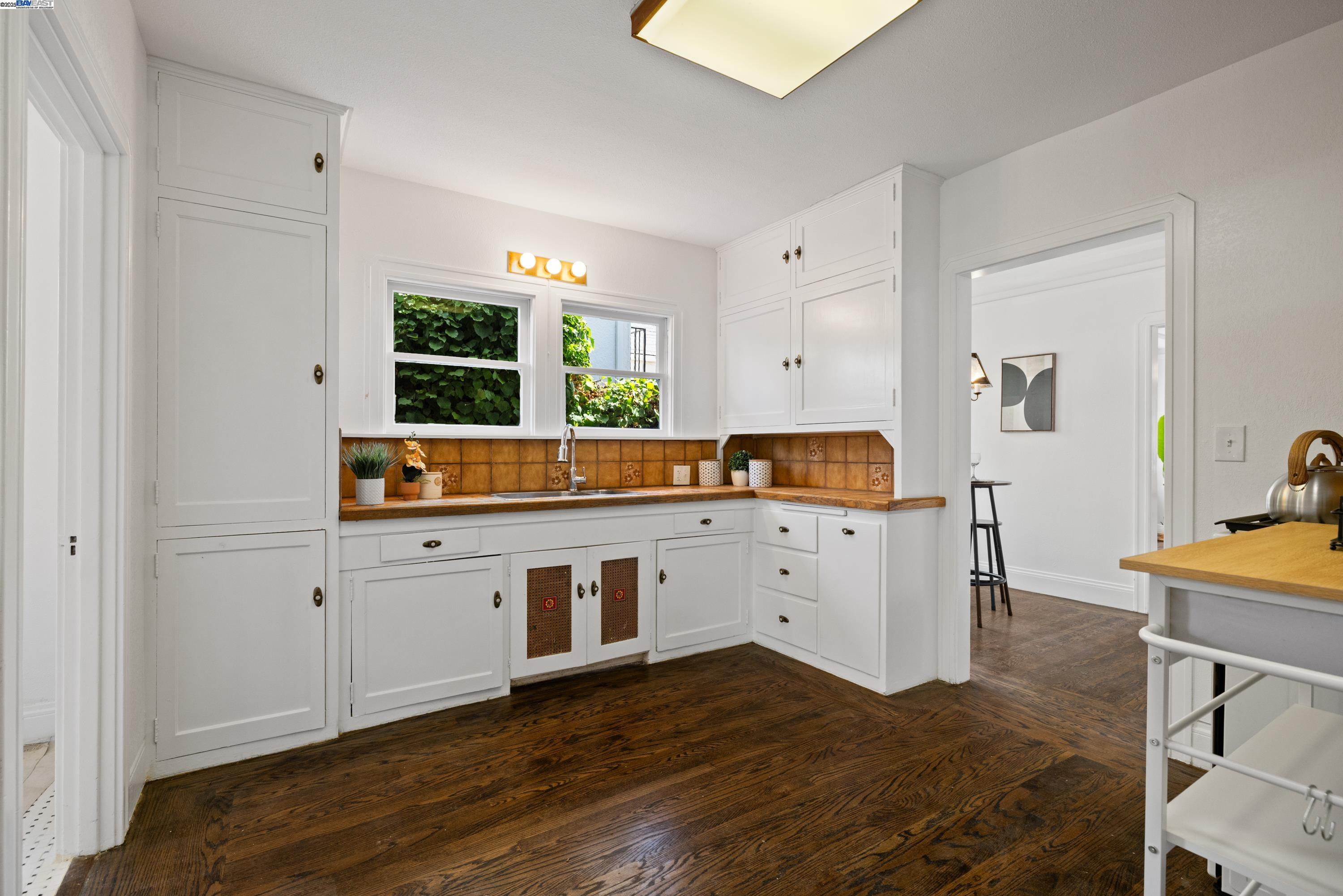 Detail Gallery Image 7 of 22 For 406 Begier Ave, San Leandro,  CA 94577 - 3 Beds | 2 Baths