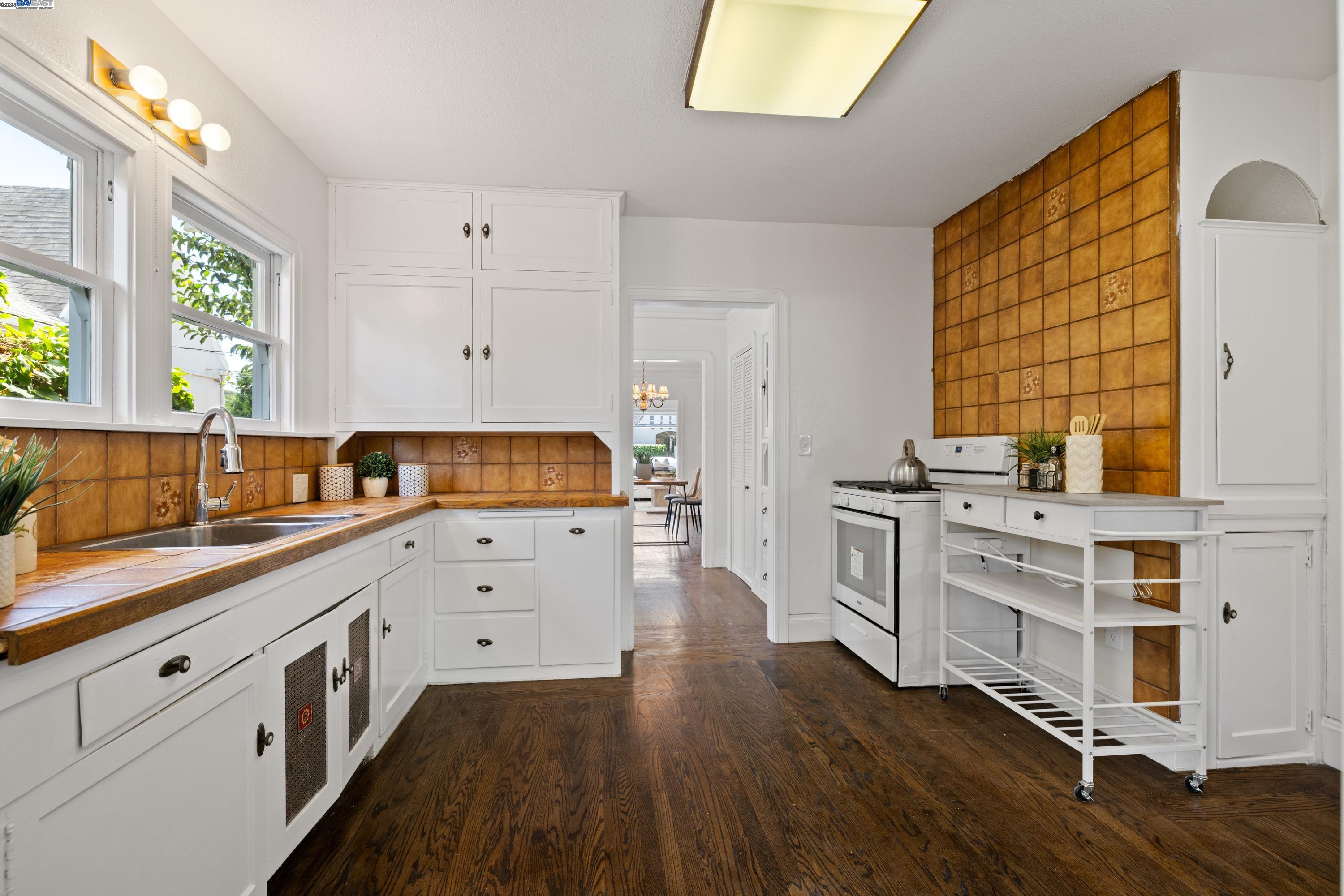 Detail Gallery Image 8 of 22 For 406 Begier Ave, San Leandro,  CA 94577 - 3 Beds | 2 Baths