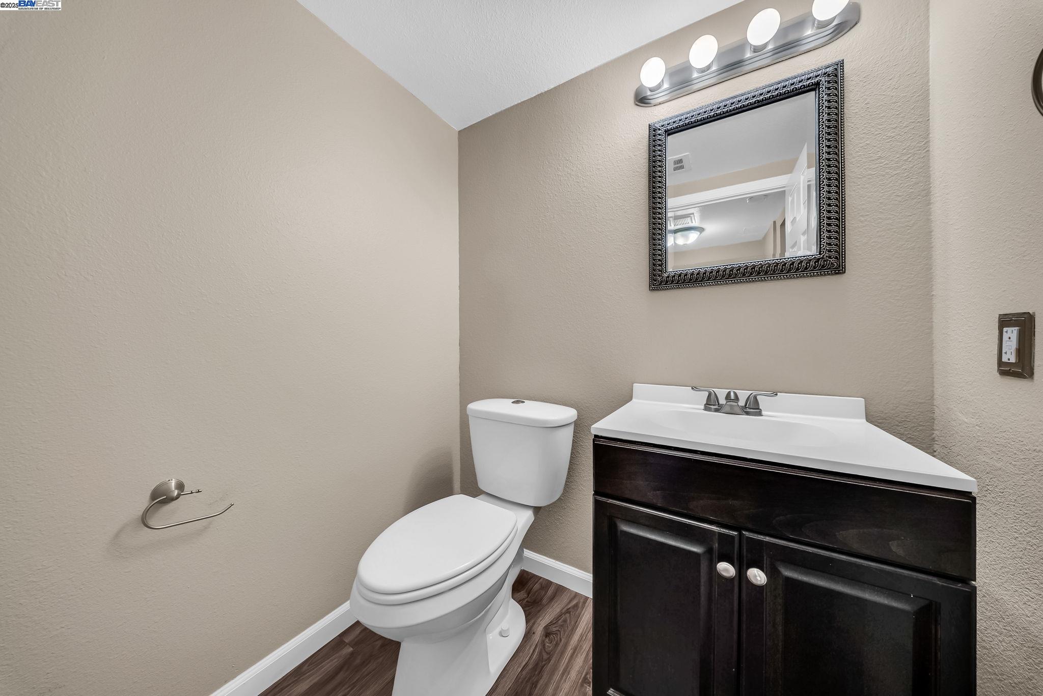 Detail Gallery Image 13 of 33 For 4446 Seminole Way, Pleasanton,  CA 94588-4201 - 4 Beds | 2/1 Baths
