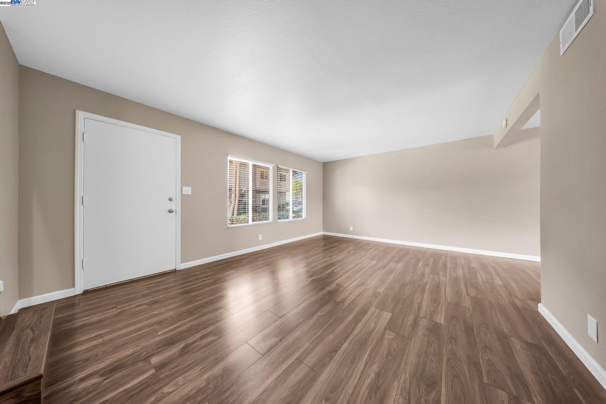 Detail Gallery Image 3 of 33 For 4446 Seminole Way, Pleasanton,  CA 94588-4201 - 4 Beds | 2/1 Baths