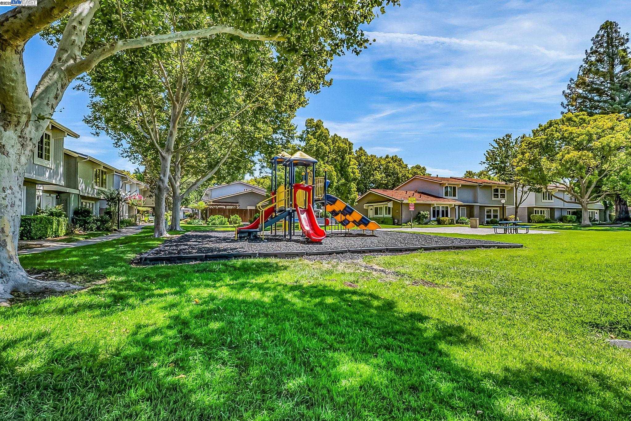 Detail Gallery Image 32 of 33 For 4446 Seminole Way, Pleasanton,  CA 94588-4201 - 4 Beds | 2/1 Baths