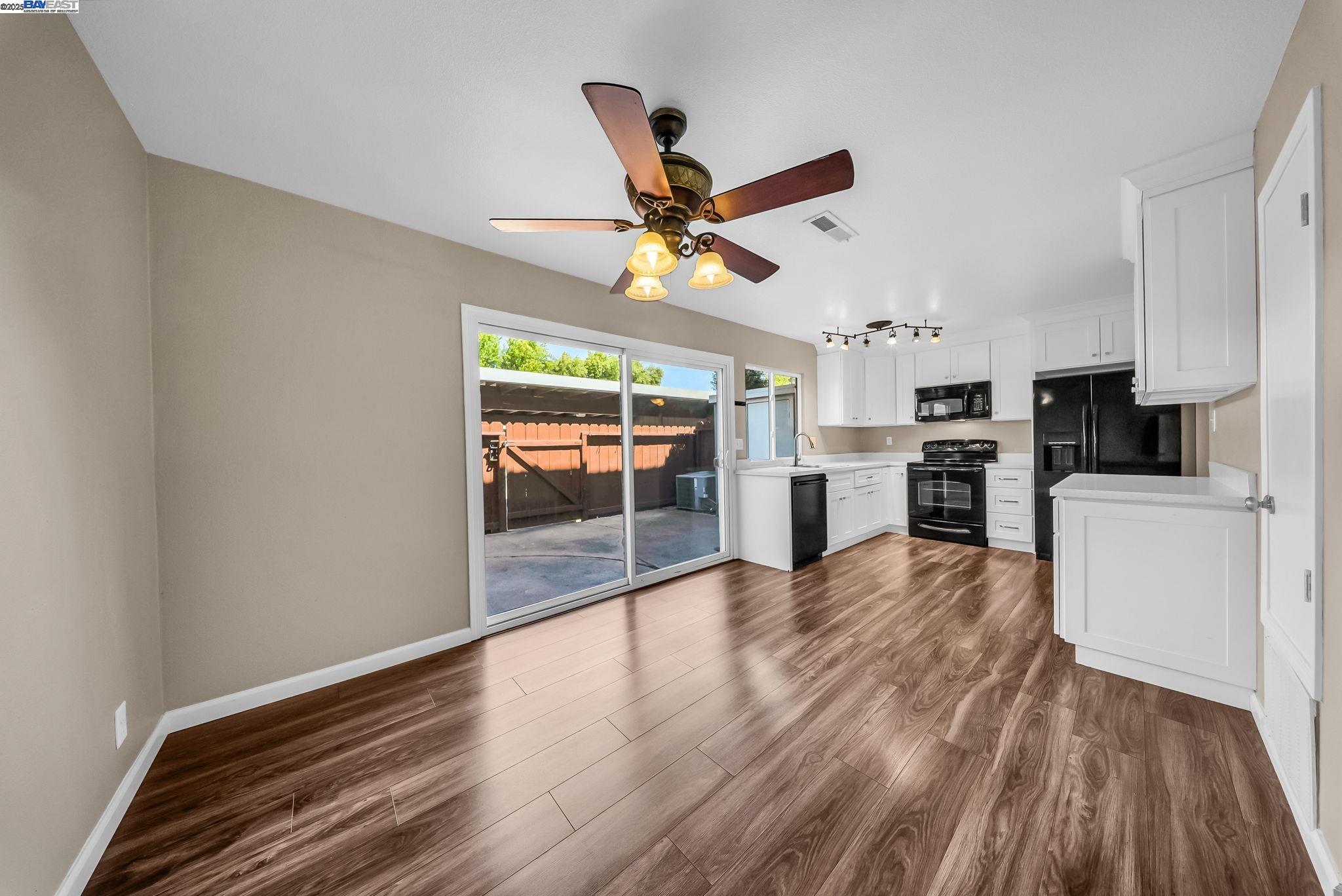 Detail Gallery Image 7 of 33 For 4446 Seminole Way, Pleasanton,  CA 94588-4201 - 4 Beds | 2/1 Baths