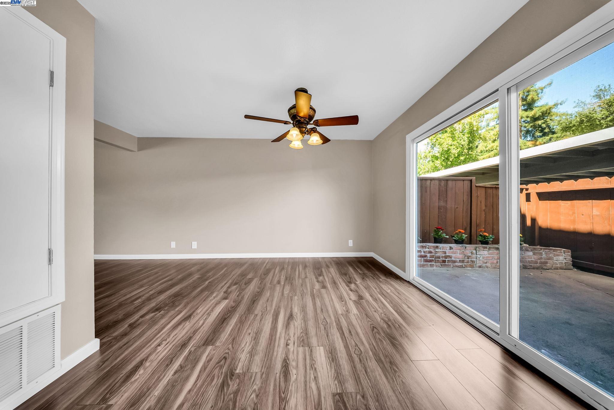 Detail Gallery Image 9 of 33 For 4446 Seminole Way, Pleasanton,  CA 94588-4201 - 4 Beds | 2/1 Baths