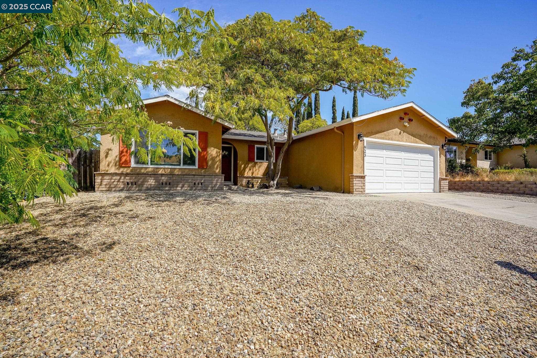 Detail Gallery Image 2 of 23 For 923 Jewett Ave, Pittsburg,  CA 94565 - 3 Beds | 2 Baths