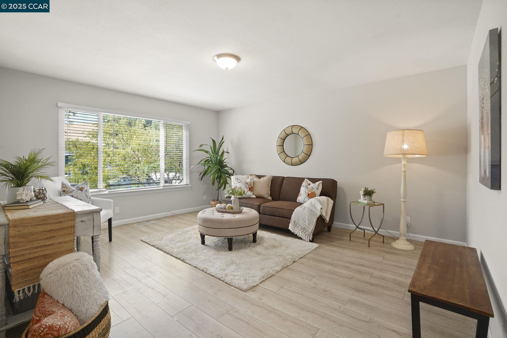 Detail Gallery Image 3 of 23 For 923 Jewett Ave, Pittsburg,  CA 94565 - 3 Beds | 2 Baths