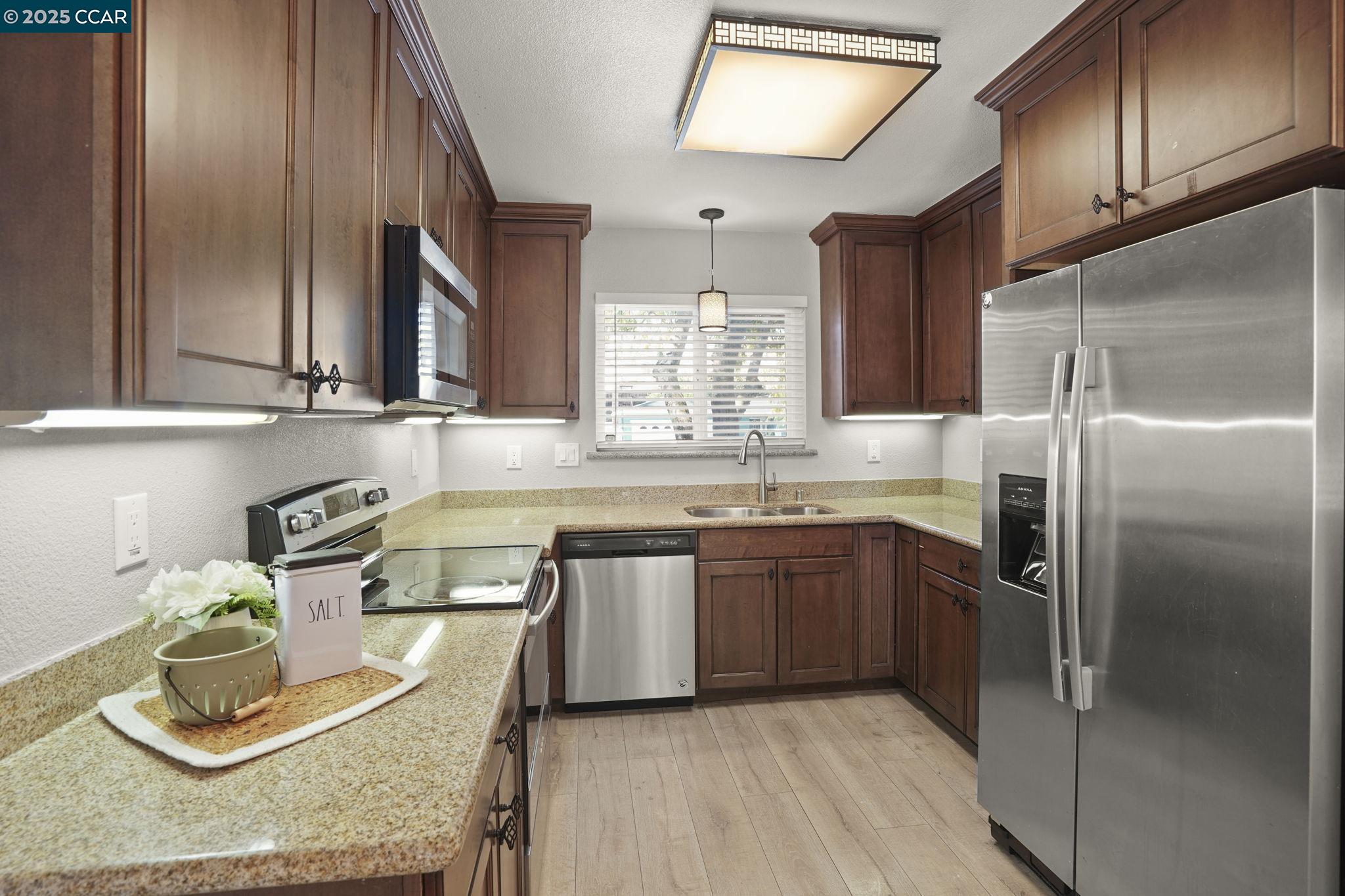 Detail Gallery Image 5 of 23 For 923 Jewett Ave, Pittsburg,  CA 94565 - 3 Beds | 2 Baths