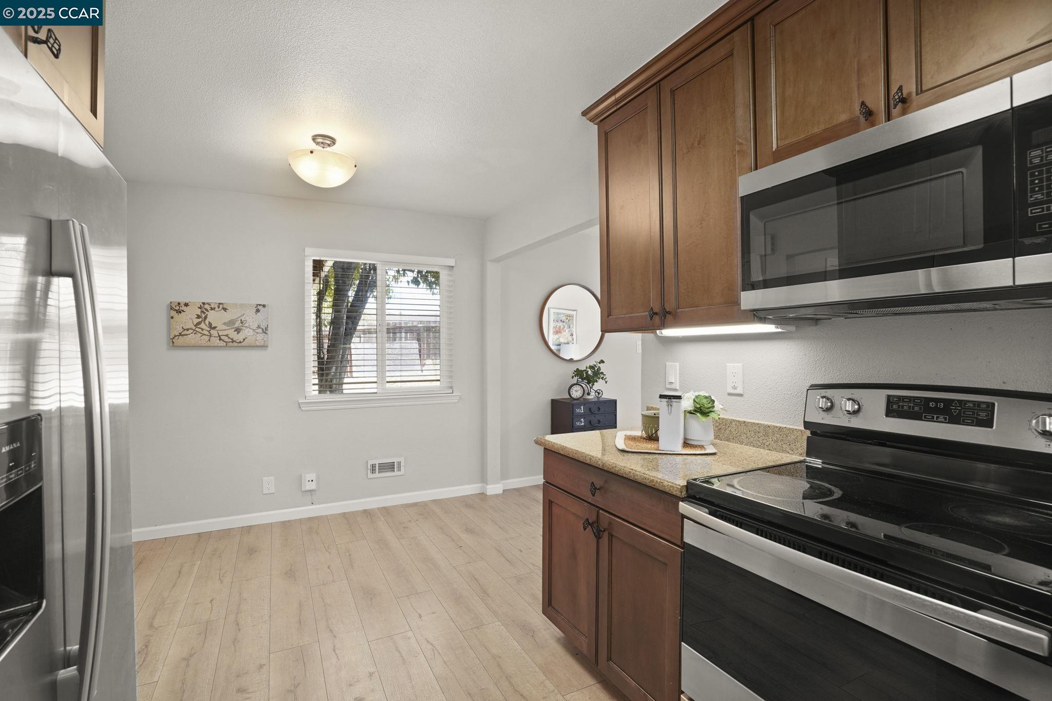 Detail Gallery Image 7 of 23 For 923 Jewett Ave, Pittsburg,  CA 94565 - 3 Beds | 2 Baths