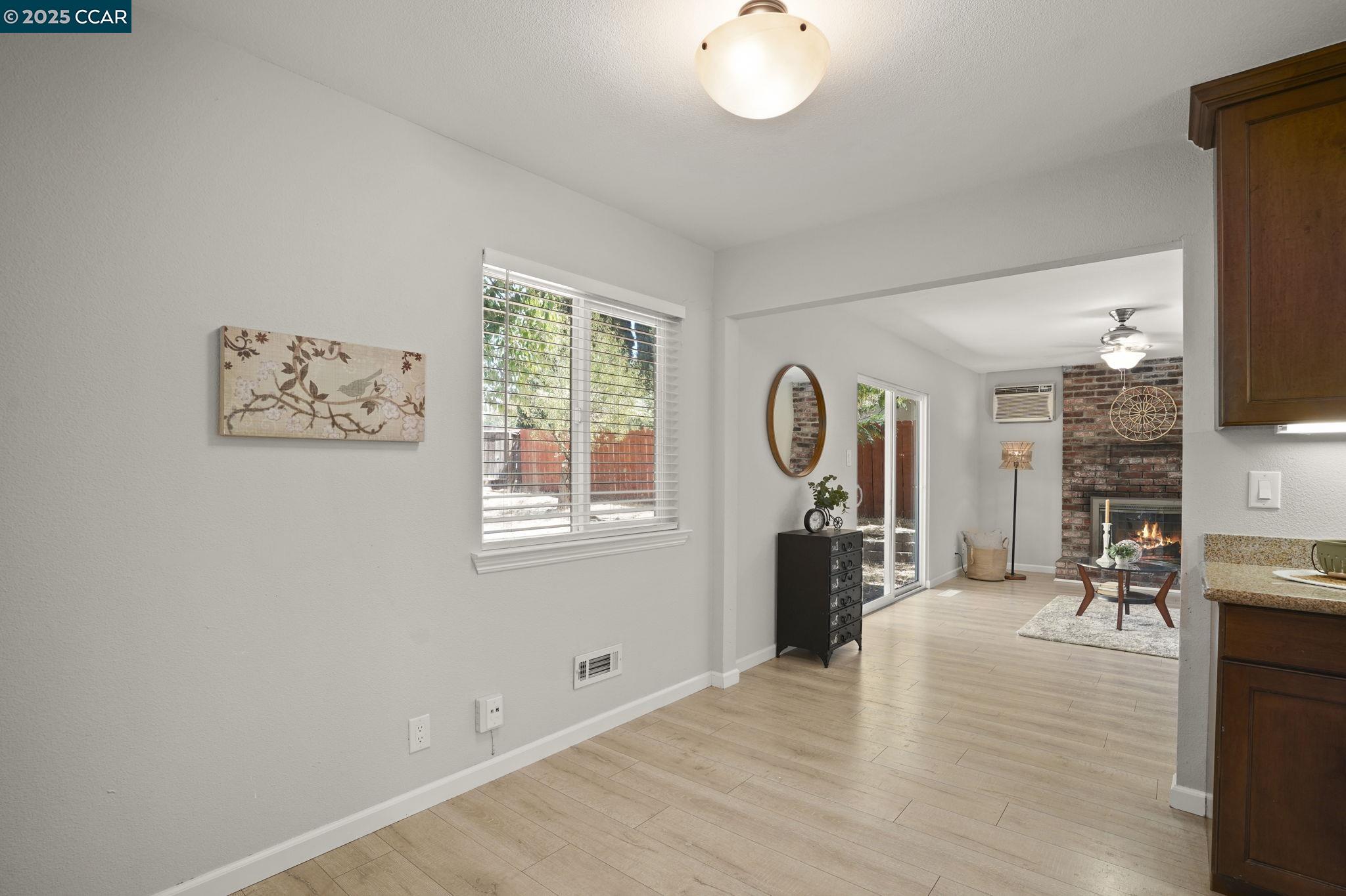Detail Gallery Image 9 of 23 For 923 Jewett Ave, Pittsburg,  CA 94565 - 3 Beds | 2 Baths