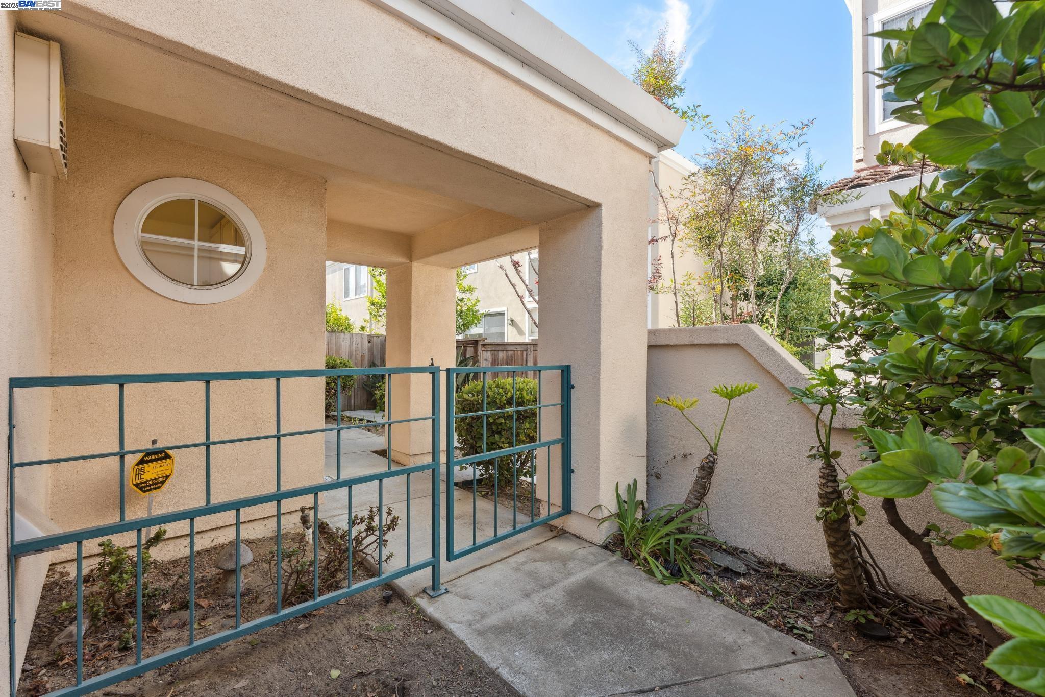 Detail Gallery Image 2 of 53 For 125 Cardigan Bay, Alameda,  CA 94502 - 4 Beds | 2/1 Baths